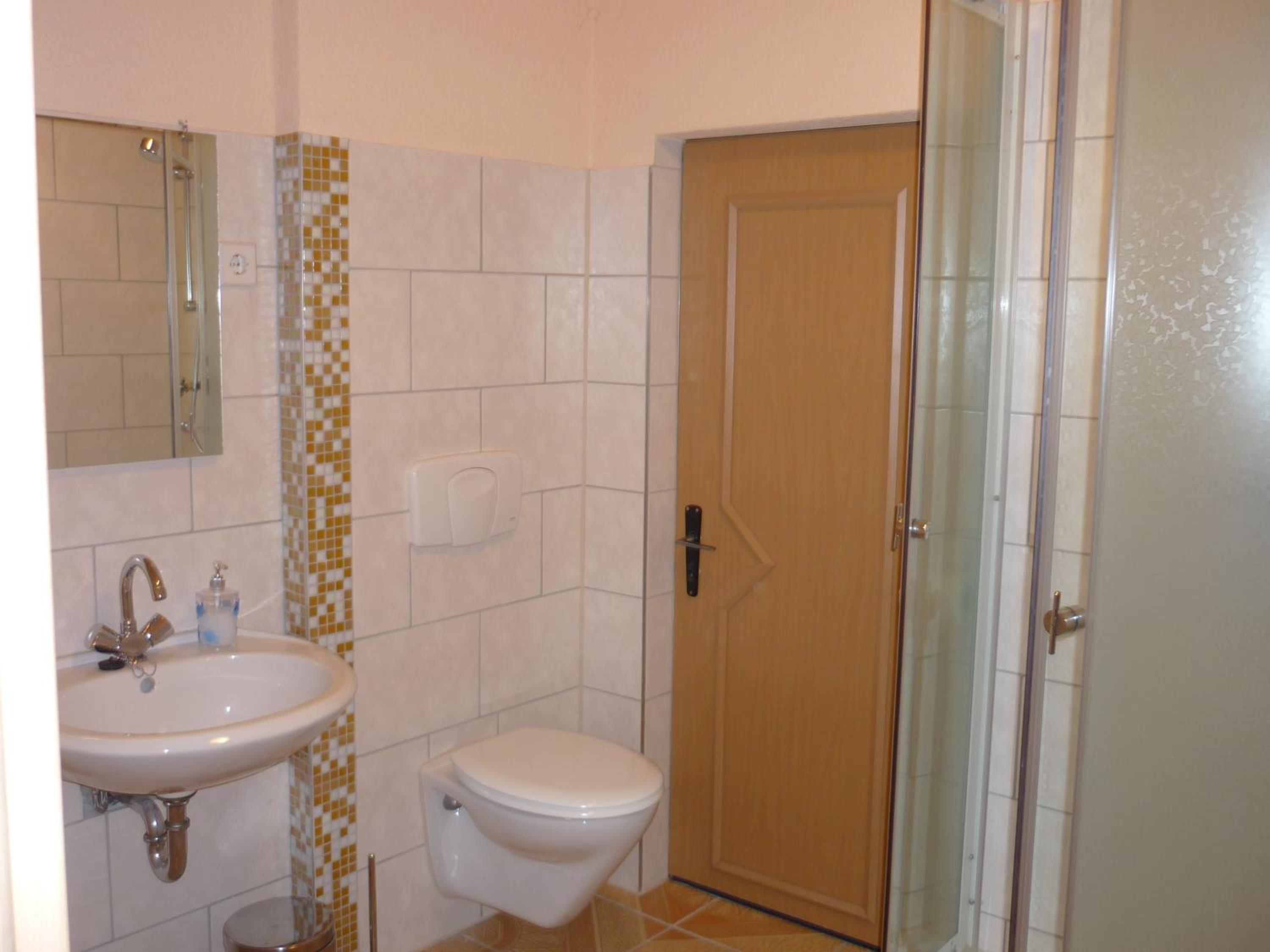 Single Room with Shared Bathroom photo 3