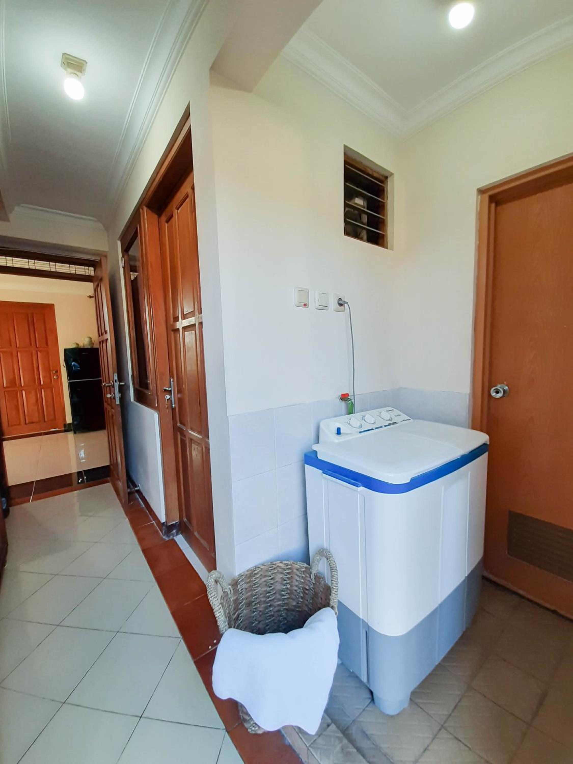 Three-Bedroom House - Photo 3