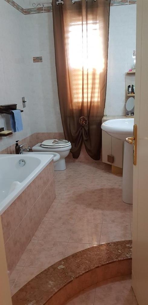 Standard Double Room - Photo 8