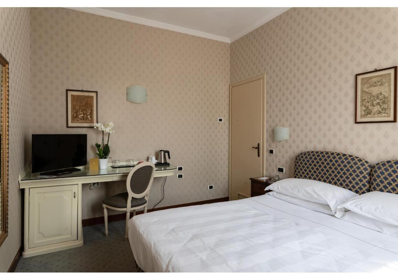 Double Room - Photo 16
