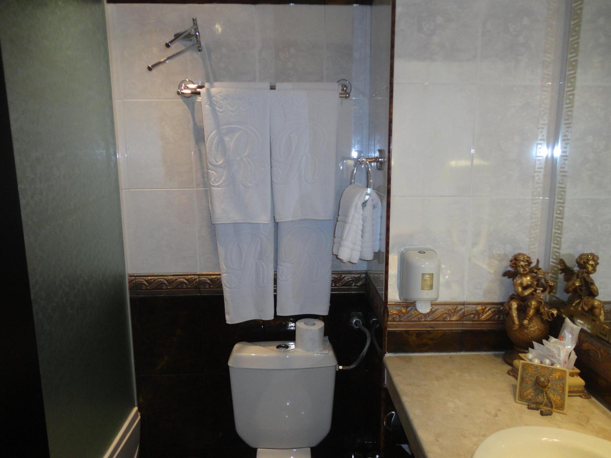 Deluxe Family Suite (2 Adults + 2 Children up to 10 years old) - Photo 2