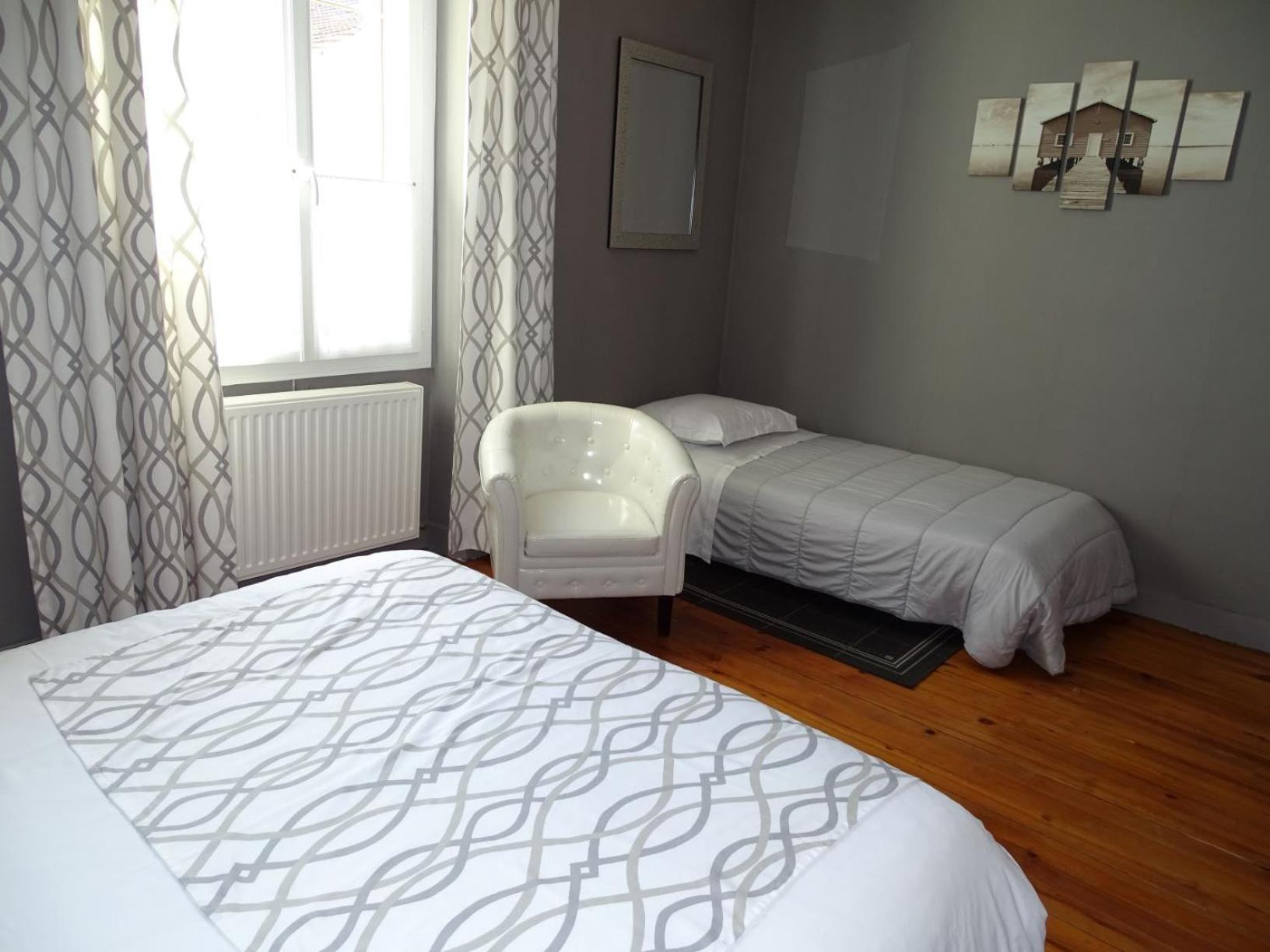 Double Room with Private External Bathroom - Photo 3