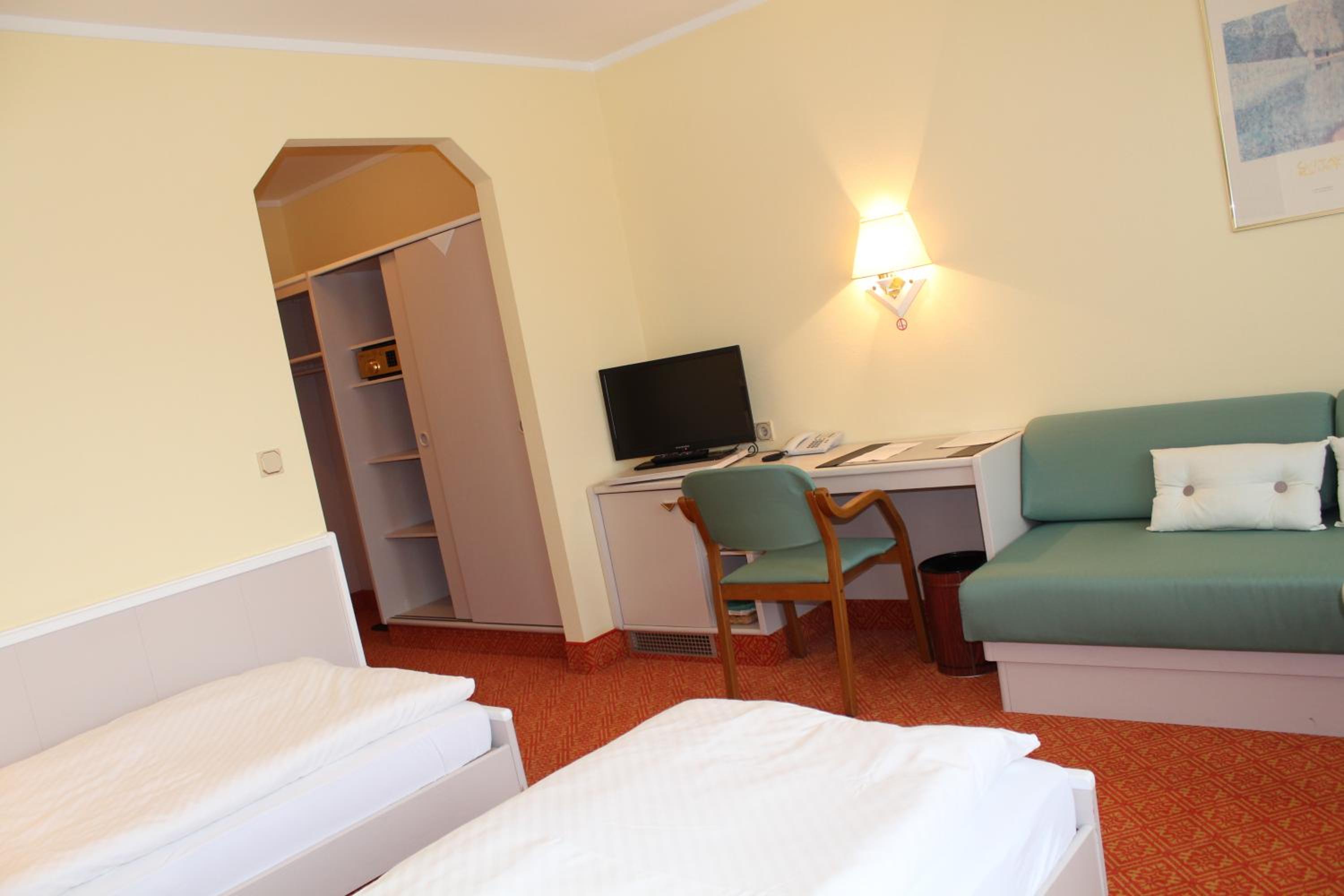 Double Room - Photo 7
