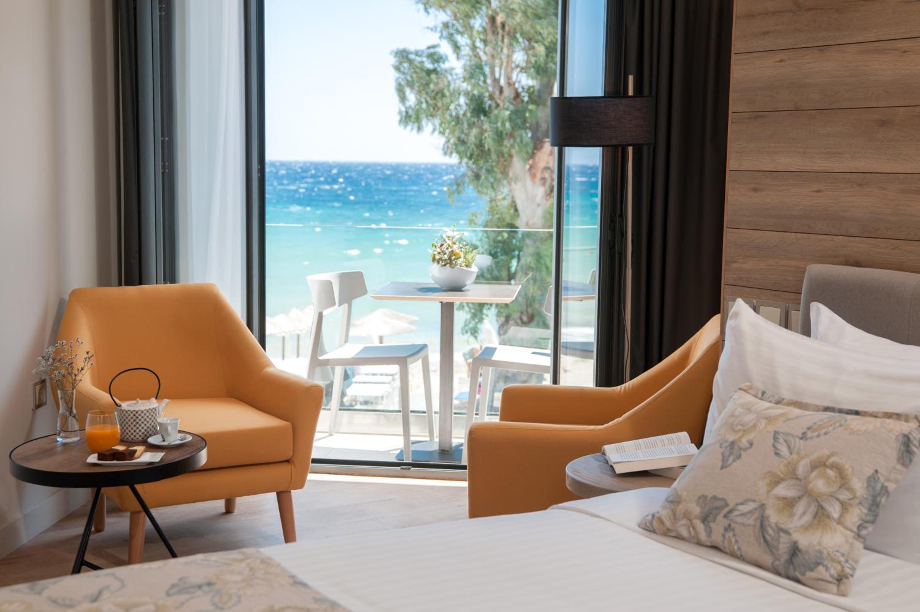 Double or Twin Room with Sea View - Photo 4