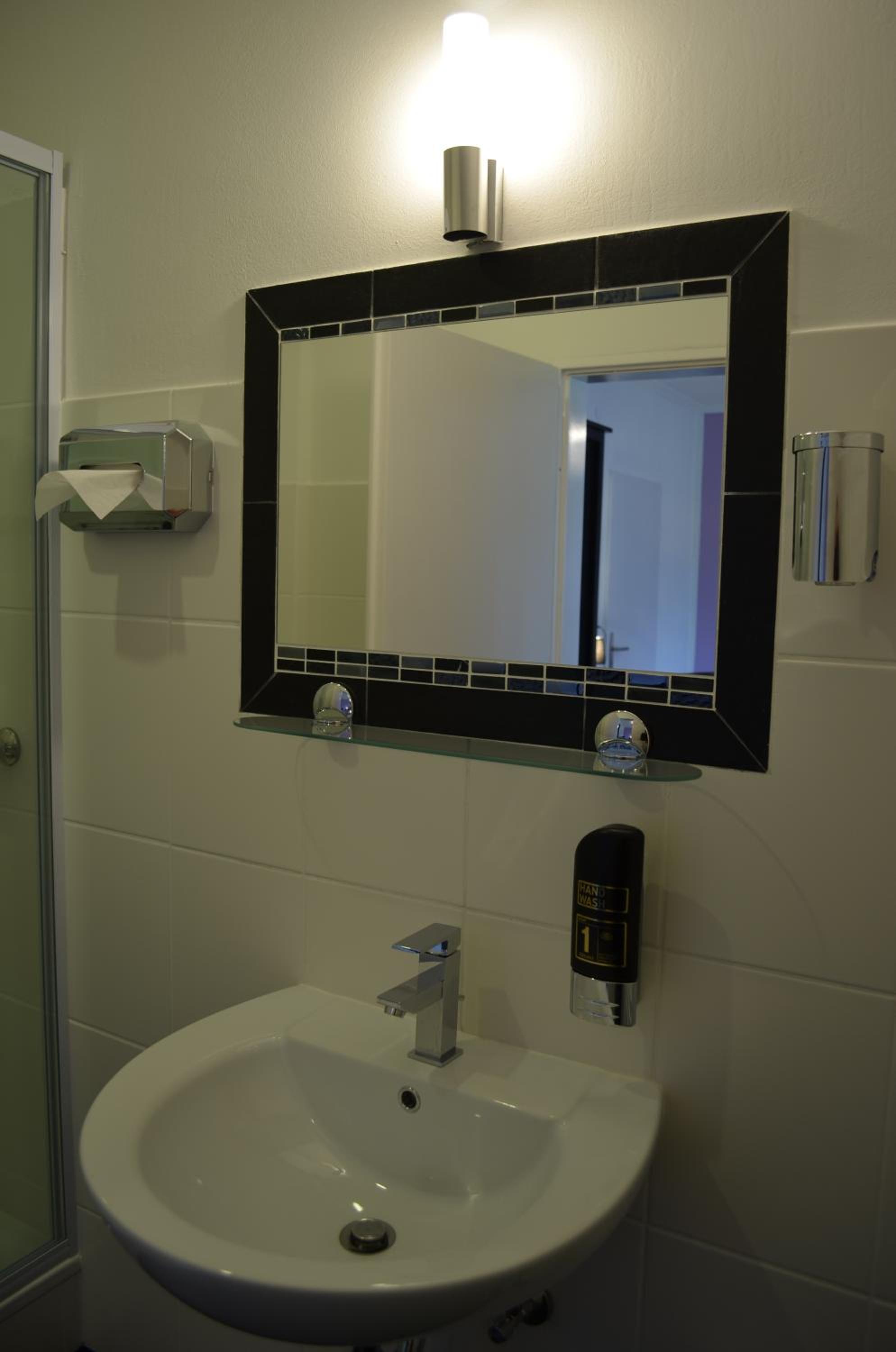Double Room - Photo 2
