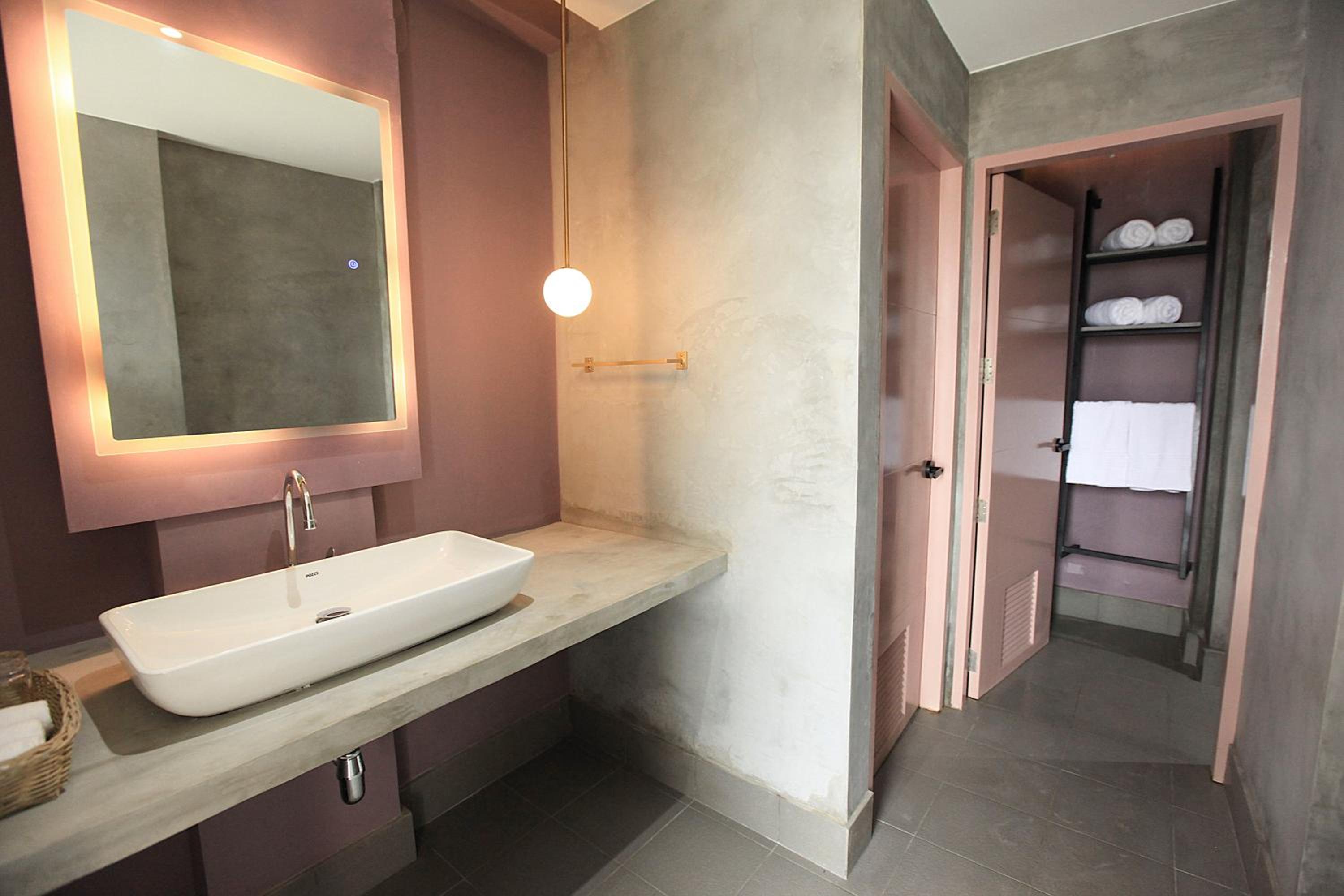 King Suite with Ocean View - Photo 9