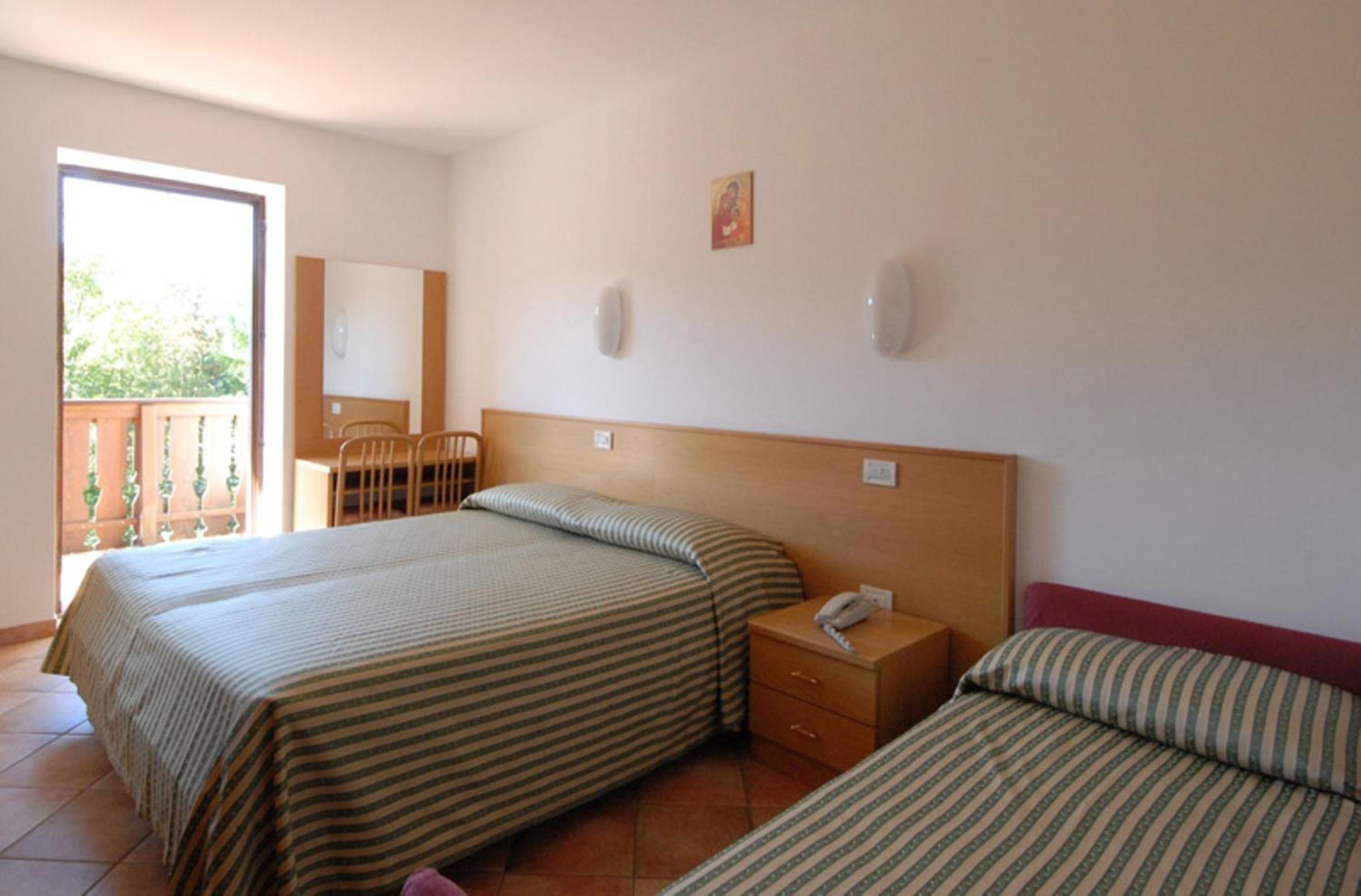 Superior Triple Room photo 3