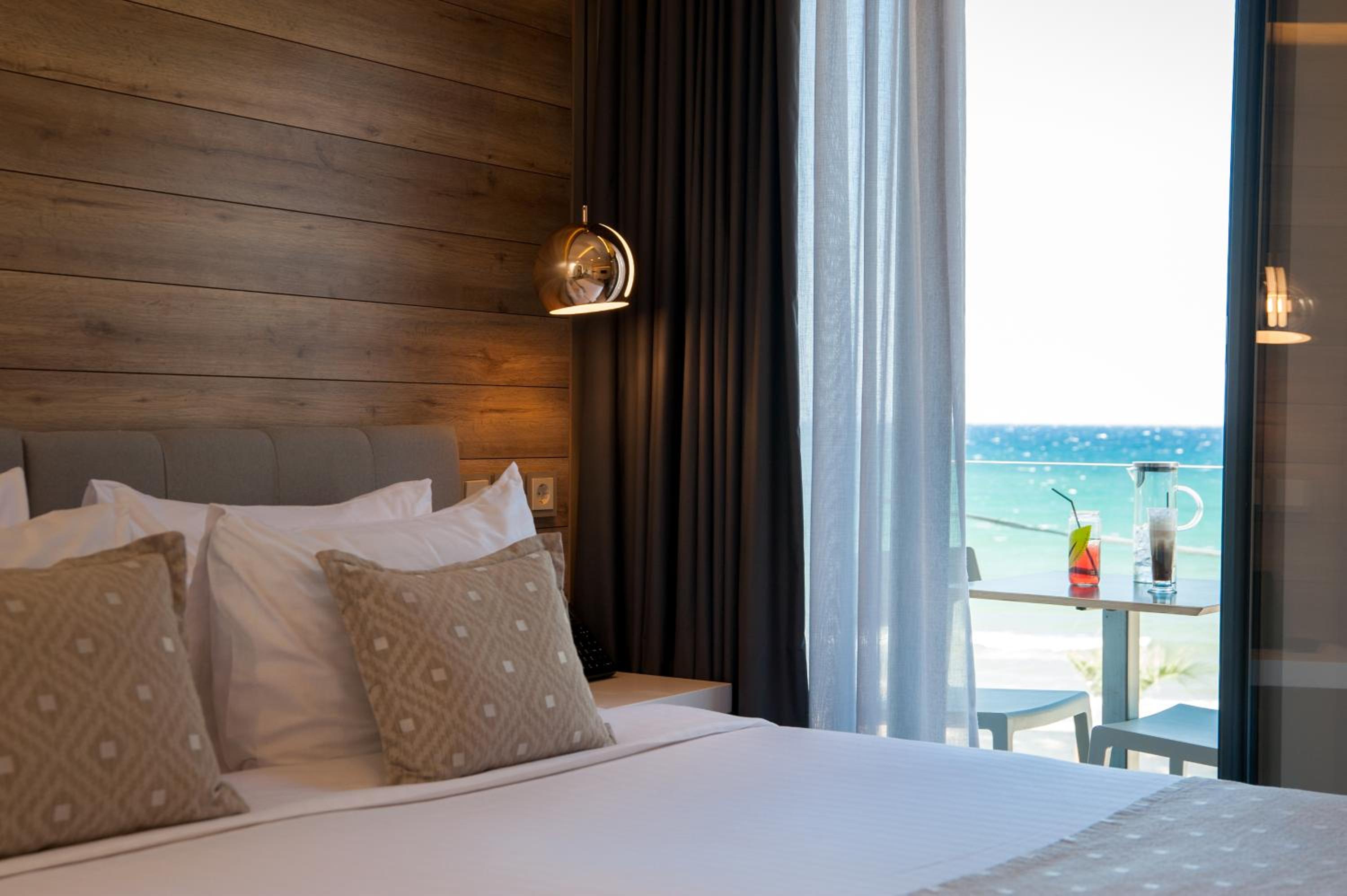 Double or Twin Room with Sea View - Photo 11
