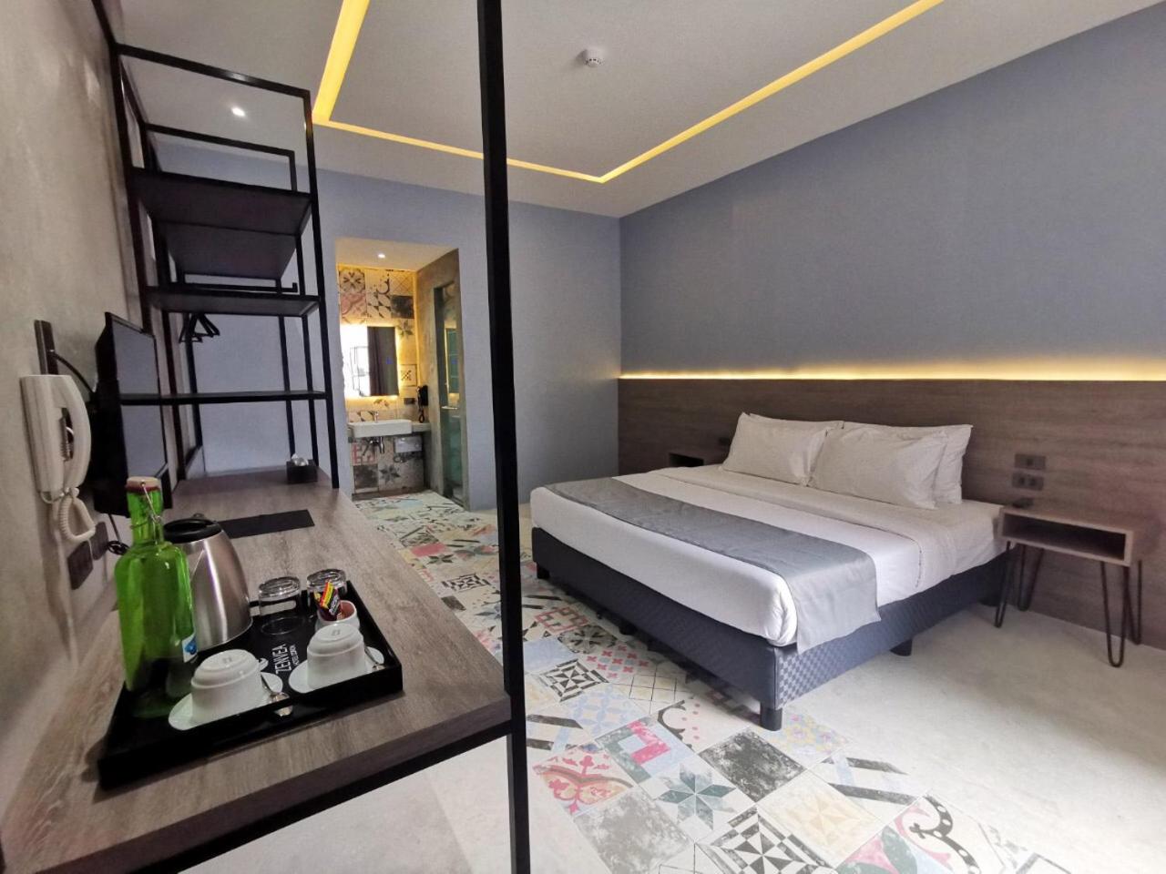 King Room with Pool View - Photo 7