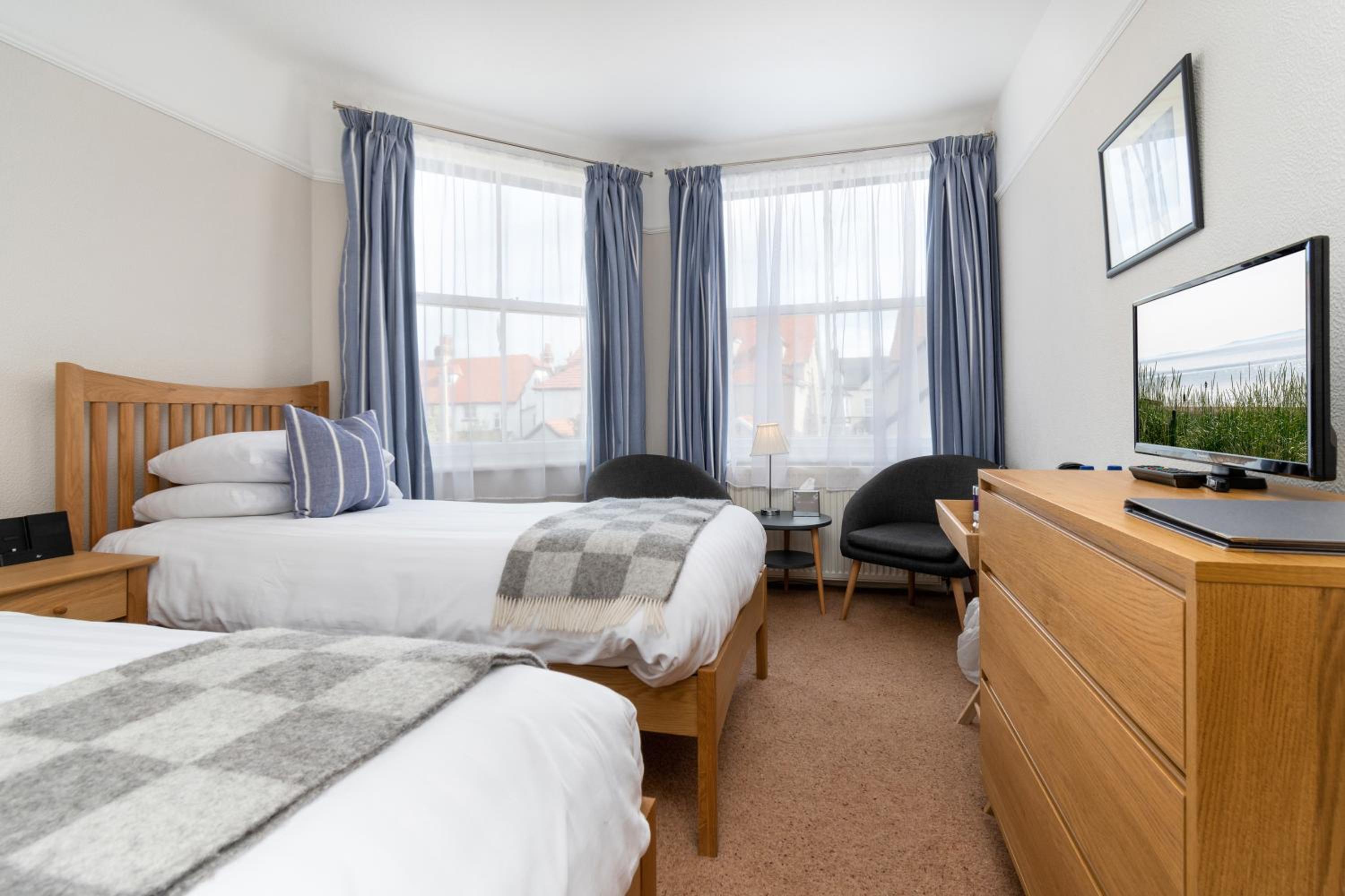 Deluxe Double or Twin Room photo 3