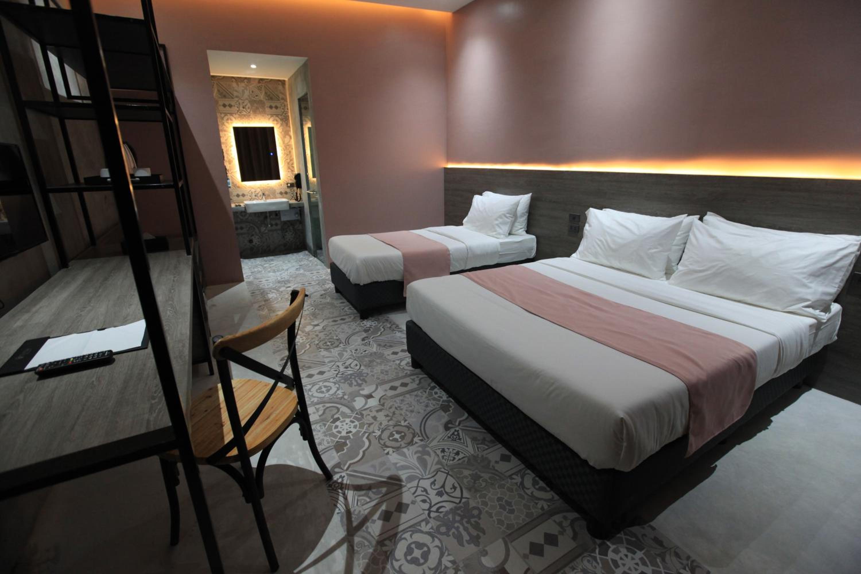 Double Room with Pool View - Photo 1