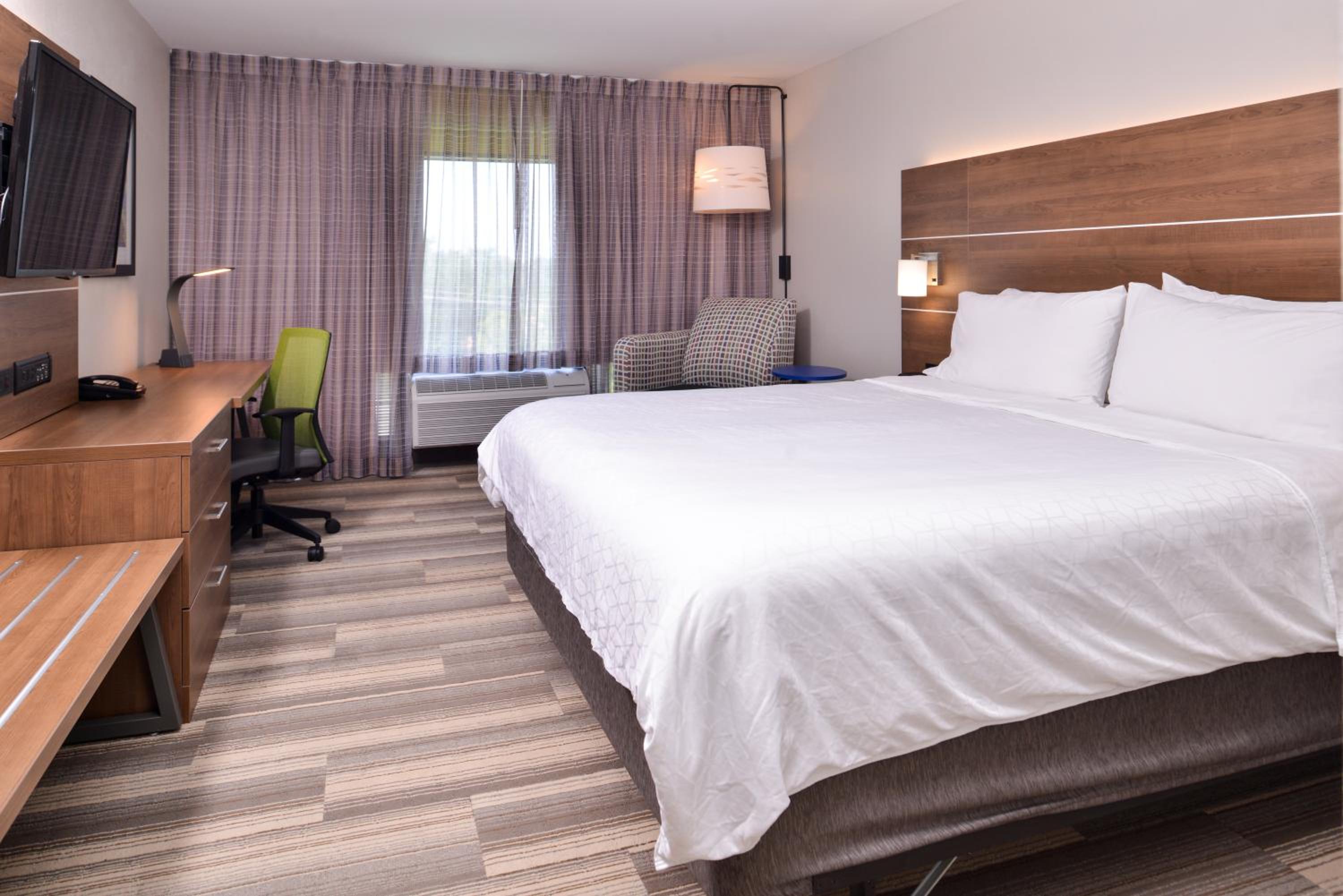 Standard King Room photo 1