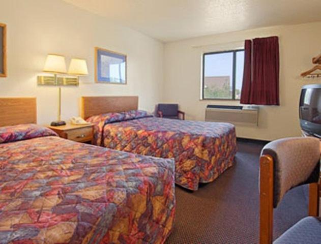Double Room with Two Double Beds - Smoking photo 2