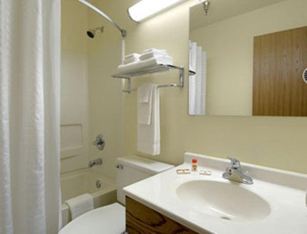 King Room - Non-Smoking - Photo 5