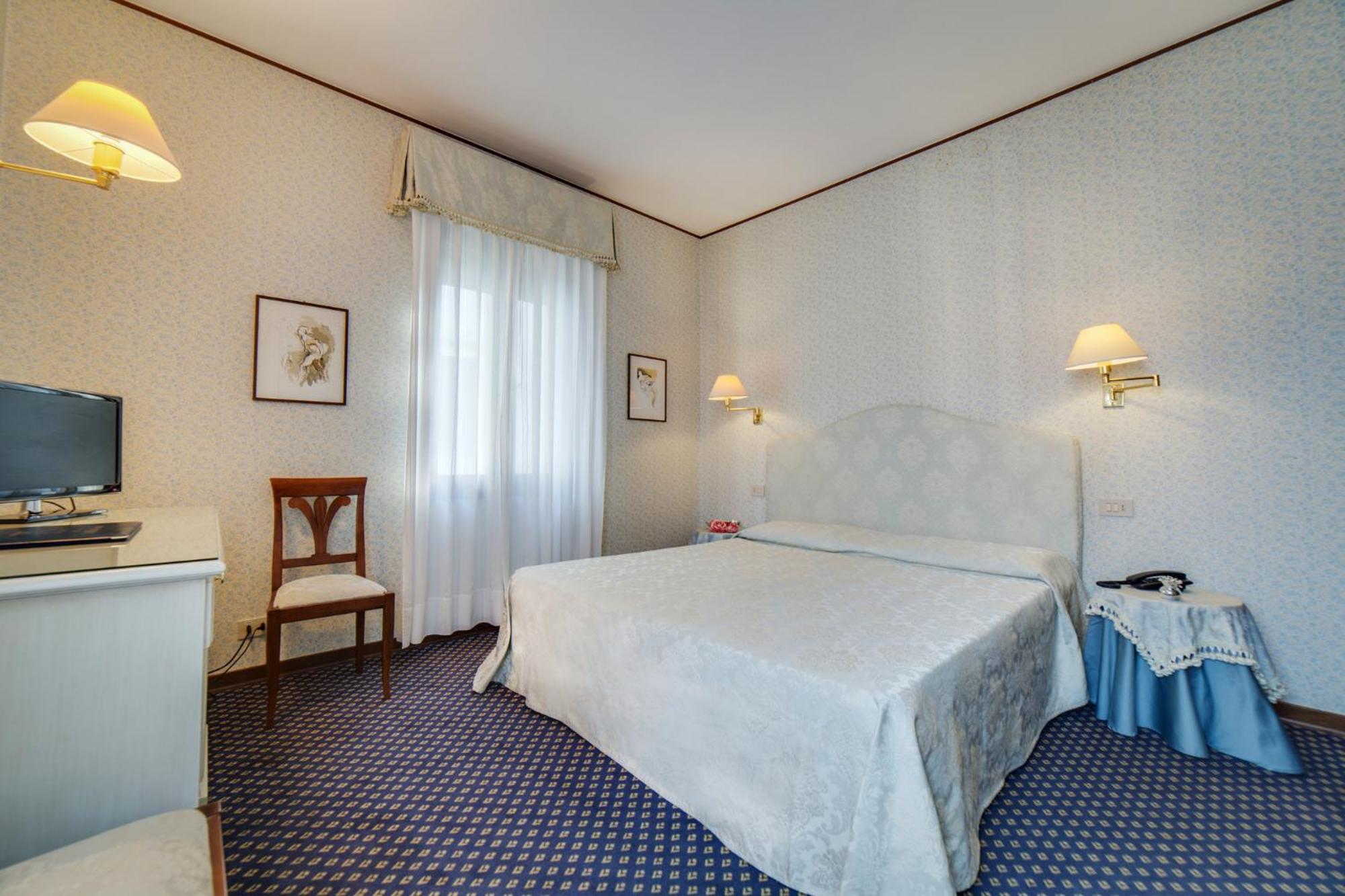 Double Room - Photo 2
