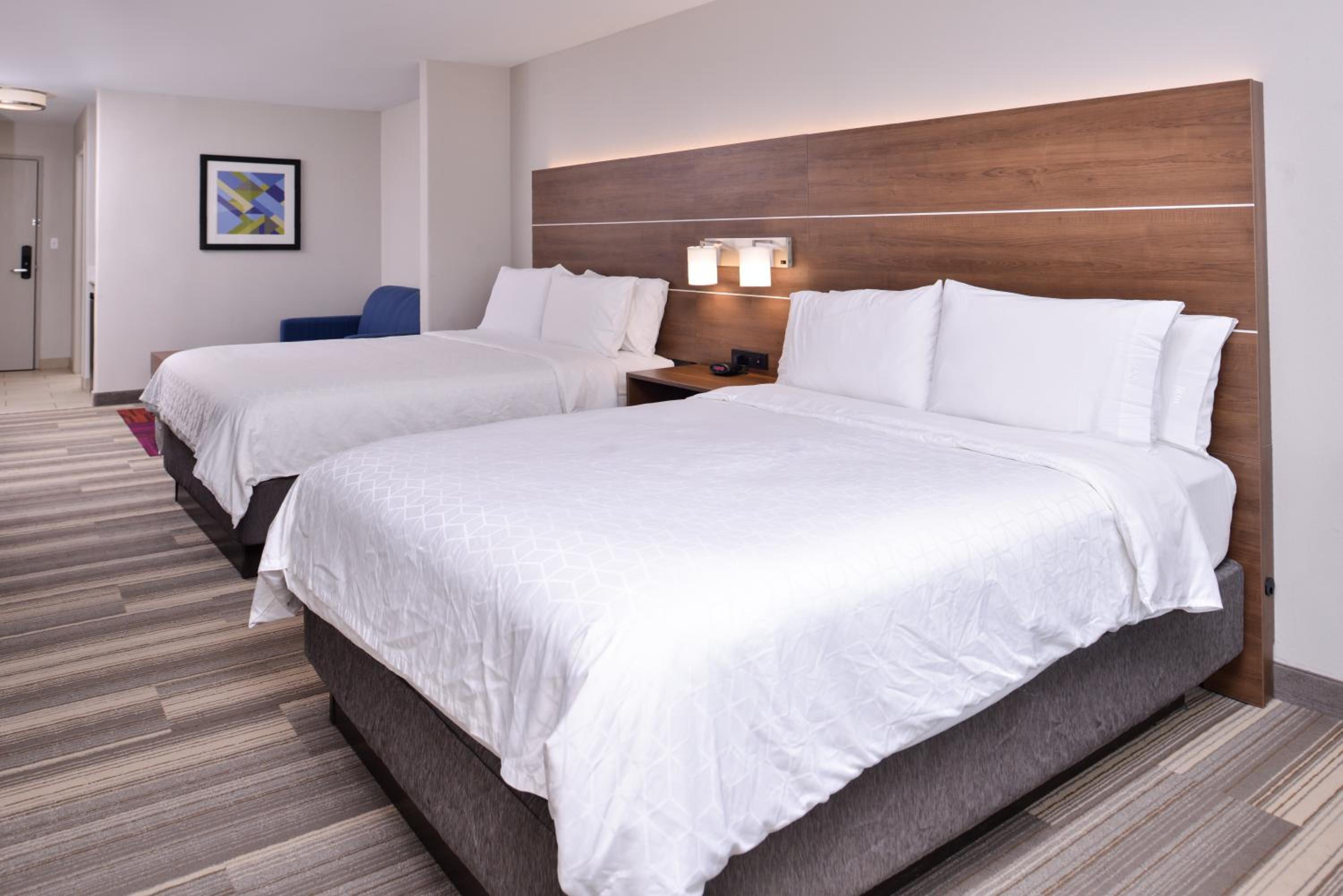 Suite with Two Queen Beds - Photo 3