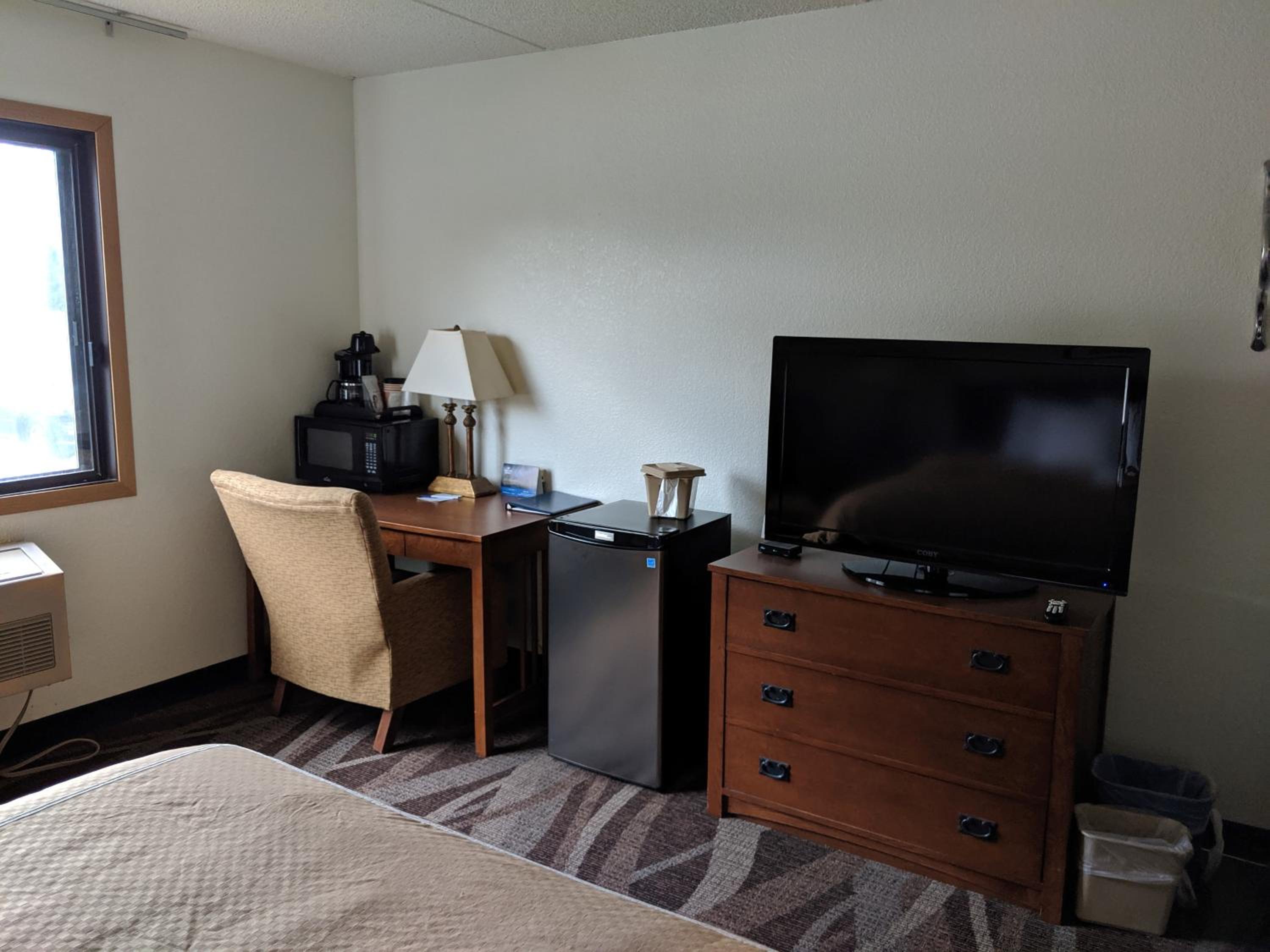King Room - Non-Smoking - Photo 5
