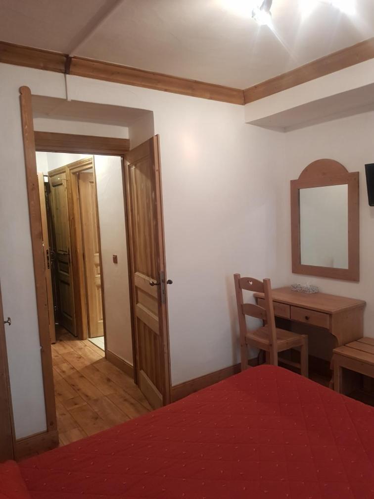 Family Room with Bathroom photo 2