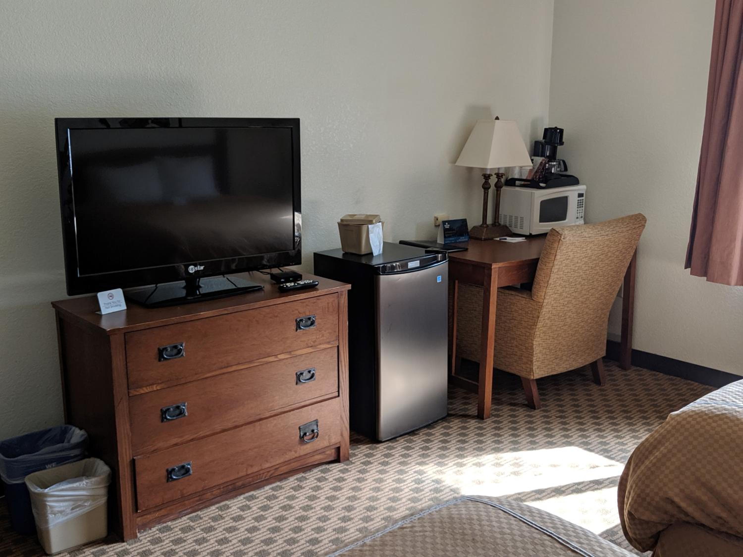 Queen Room with Two Queen Beds - Non-Smoking - Photo 3