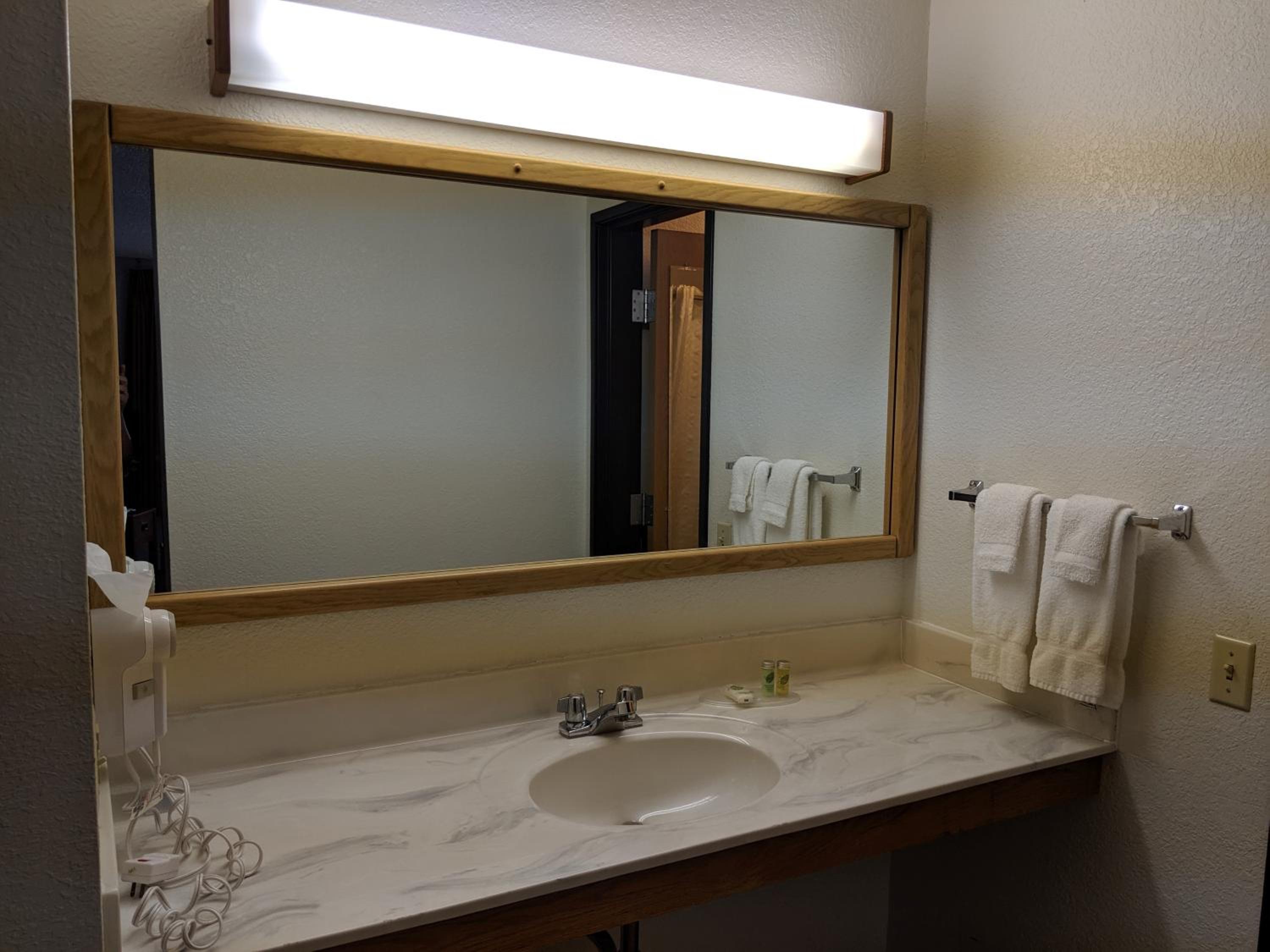 King Suite with Spa Bath - Non-Smoking - Photo 2
