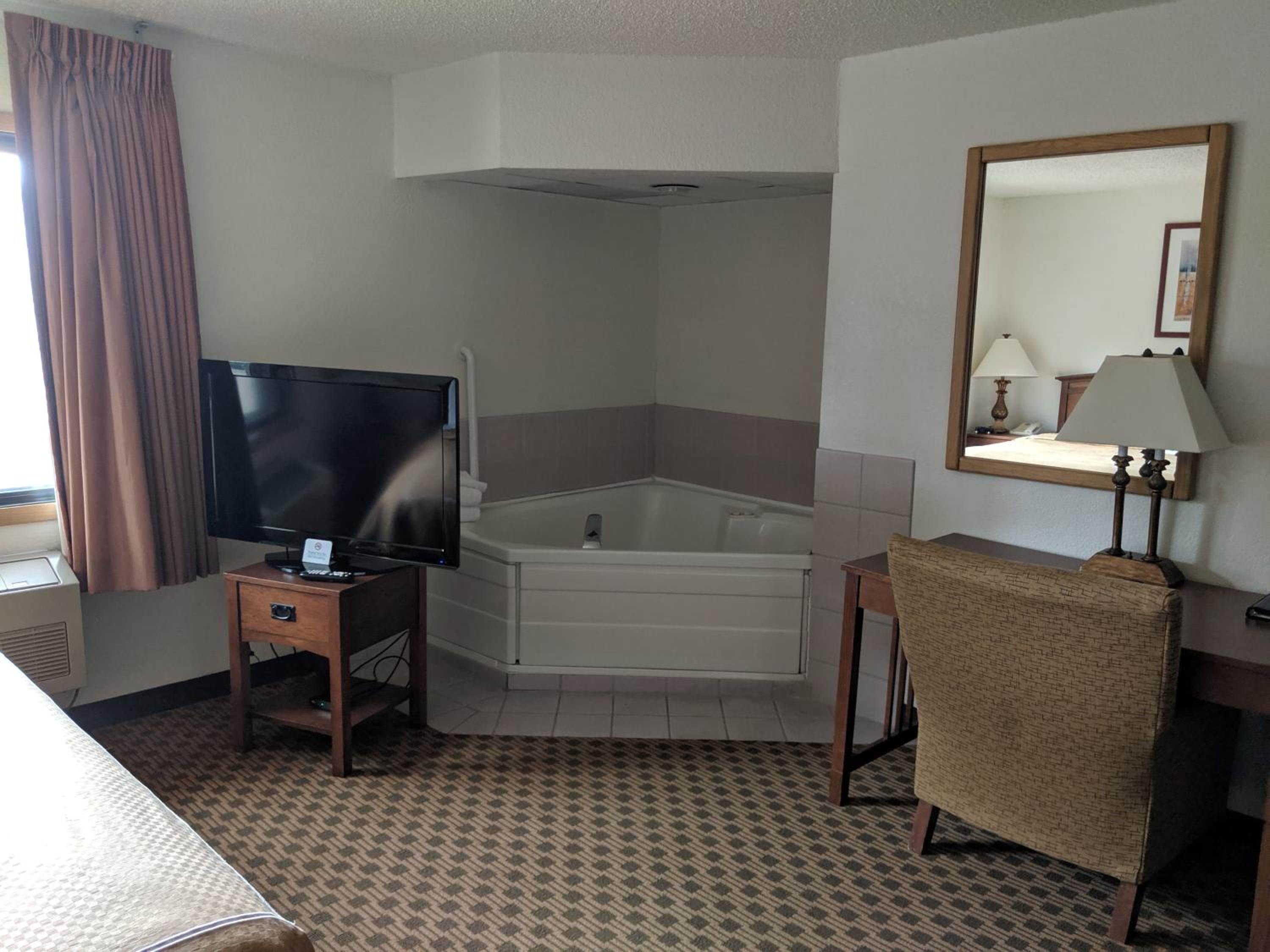 King Suite with Spa Bath - Non-Smoking - Photo 1