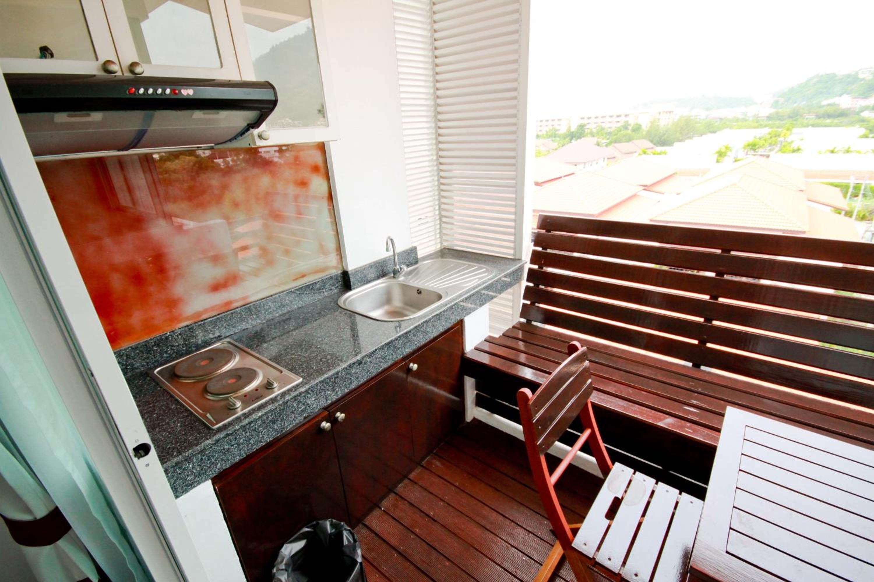 Studio with Mountain View - Photo 10