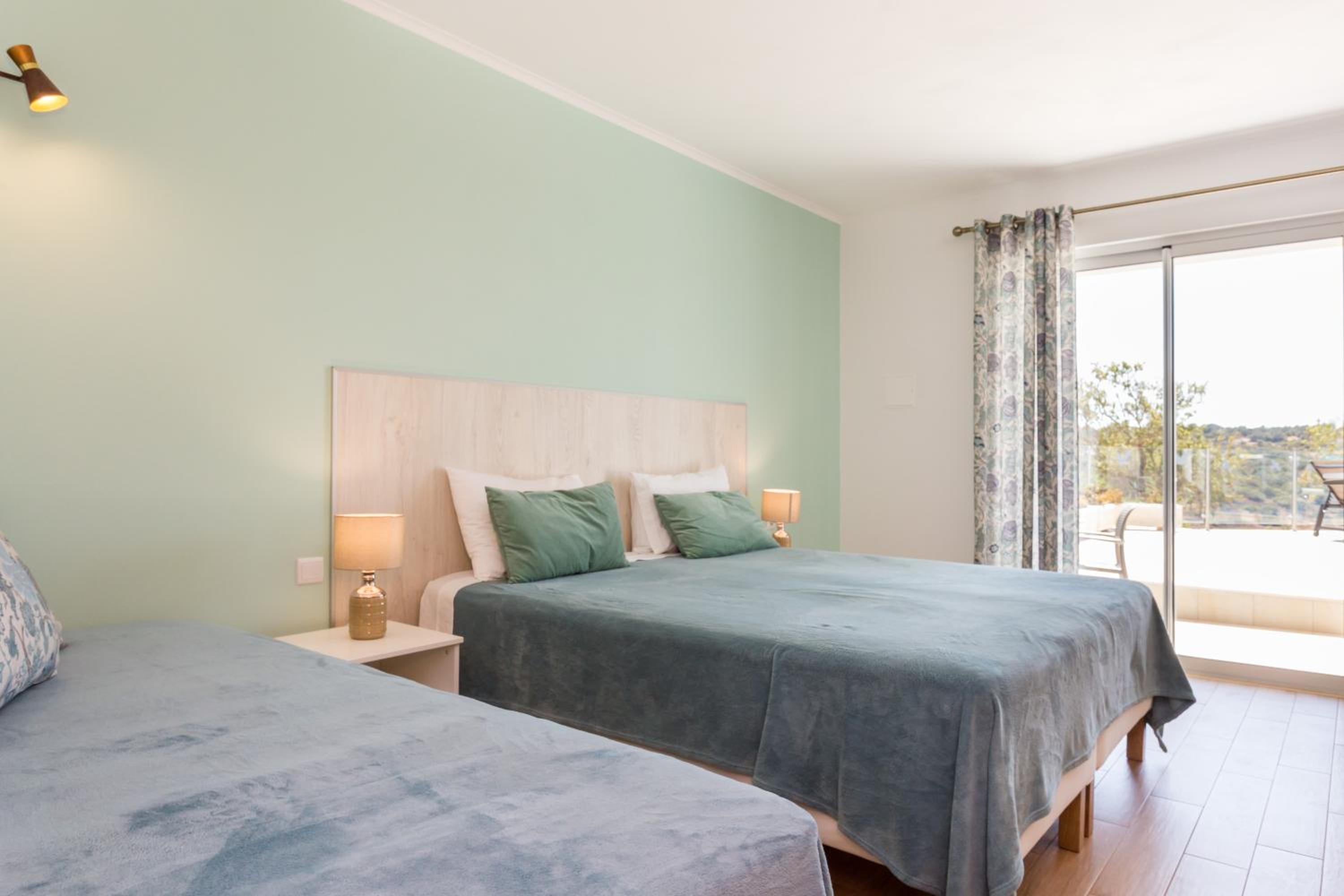 Deluxe Double or Twin Room with Pool View photo 2