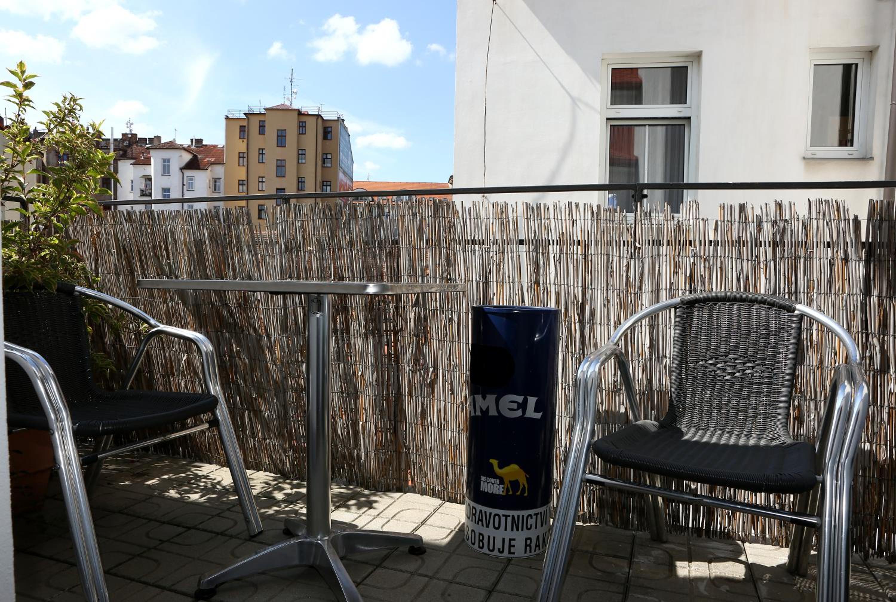 Double Room with Balcony - Photo 8