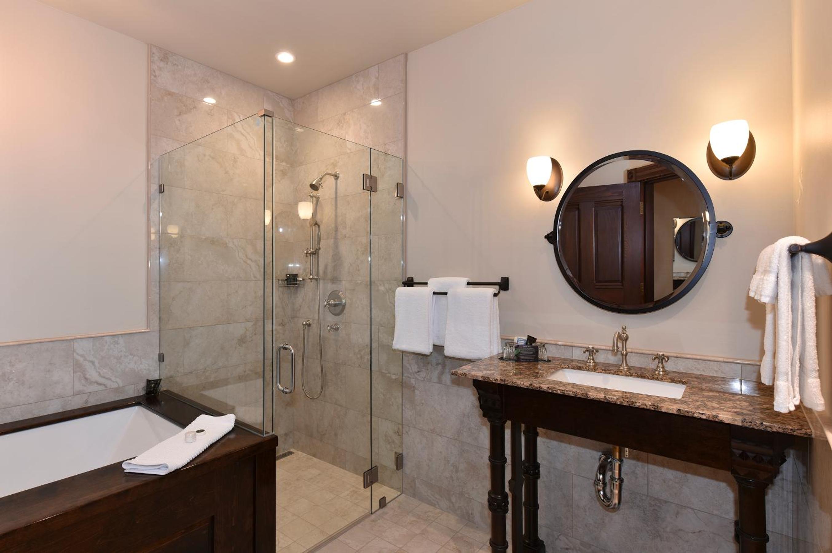 King Room with Spa Bath photo 2