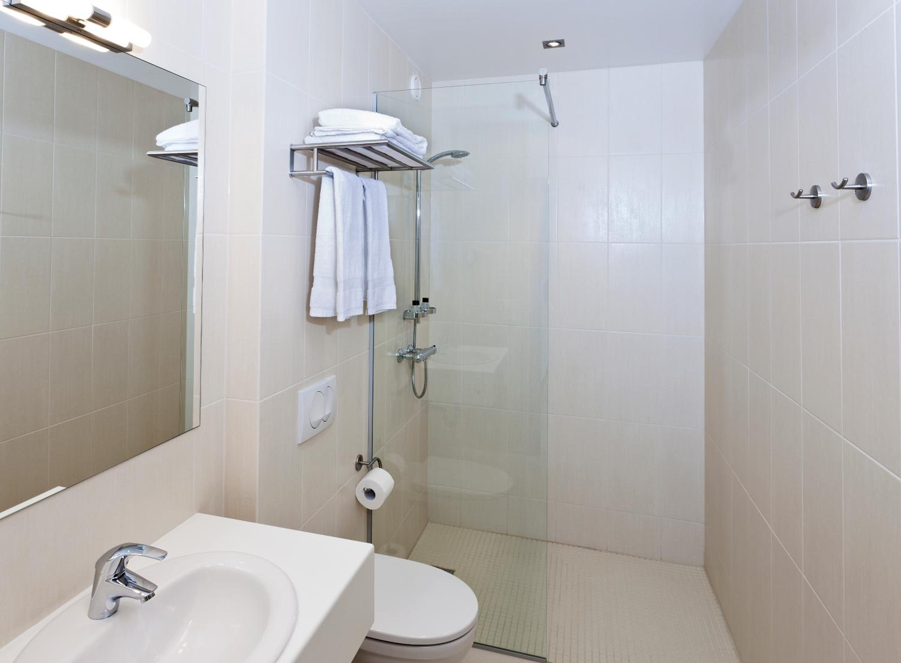 Superior Double or Twin Room - Photo 4