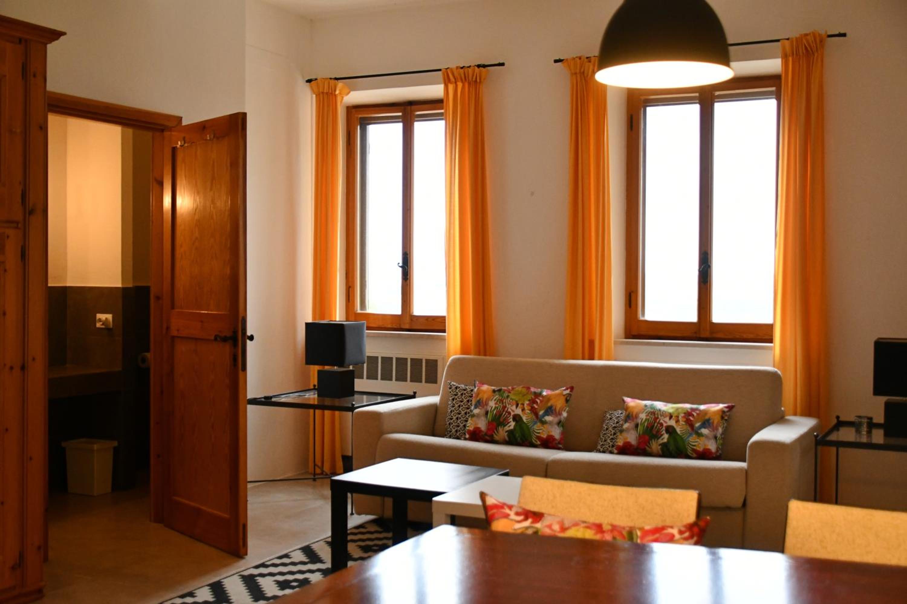 One-Bedroom Apartment photo 1