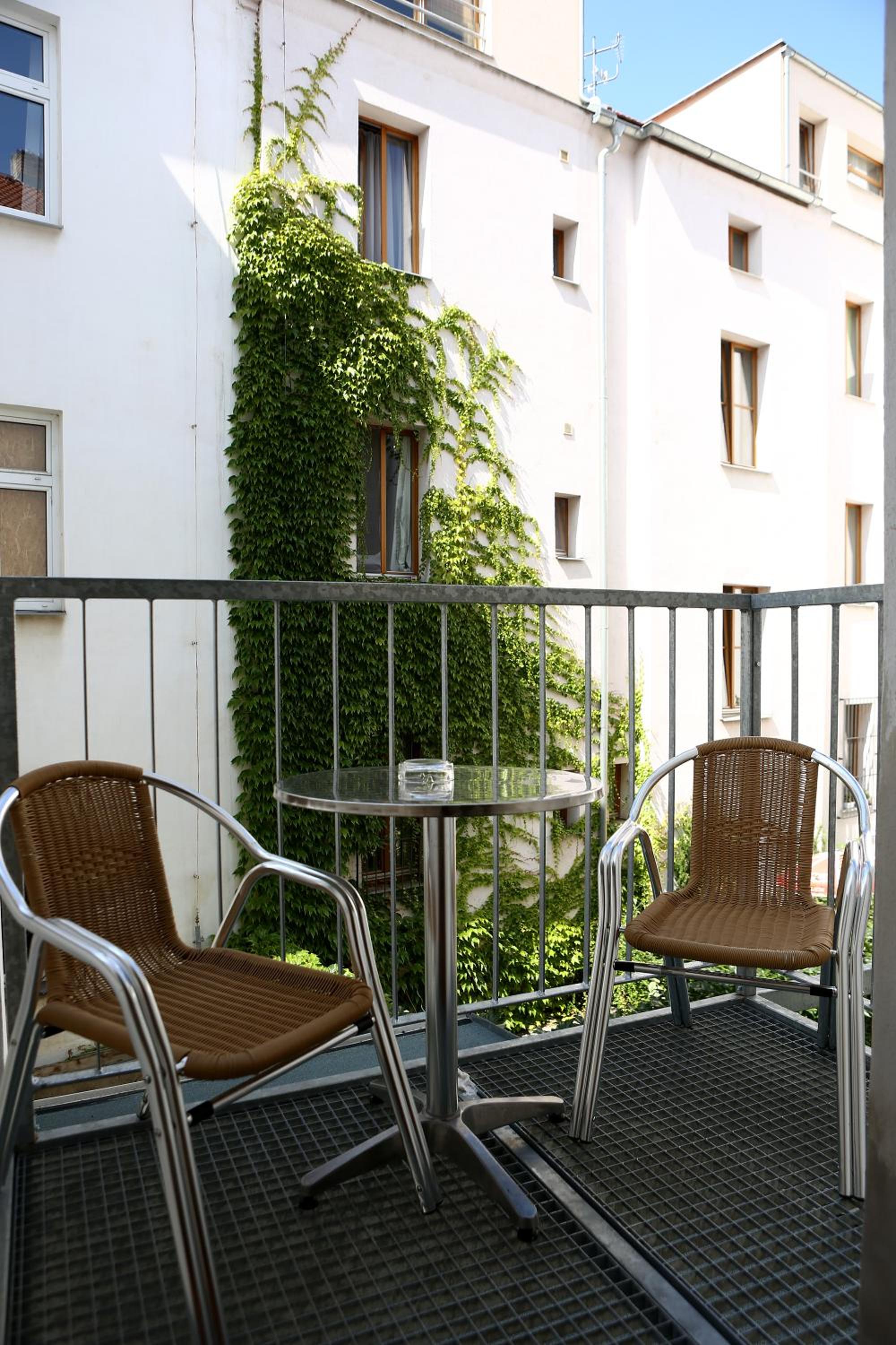 Double Room with Balcony - Photo 7