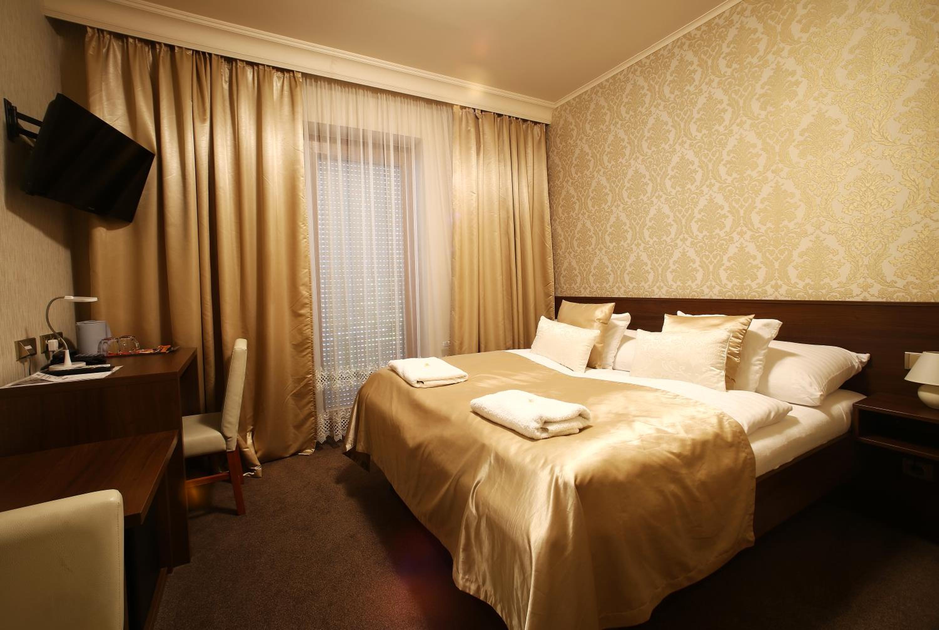 Double Room with Balcony - Photo 5