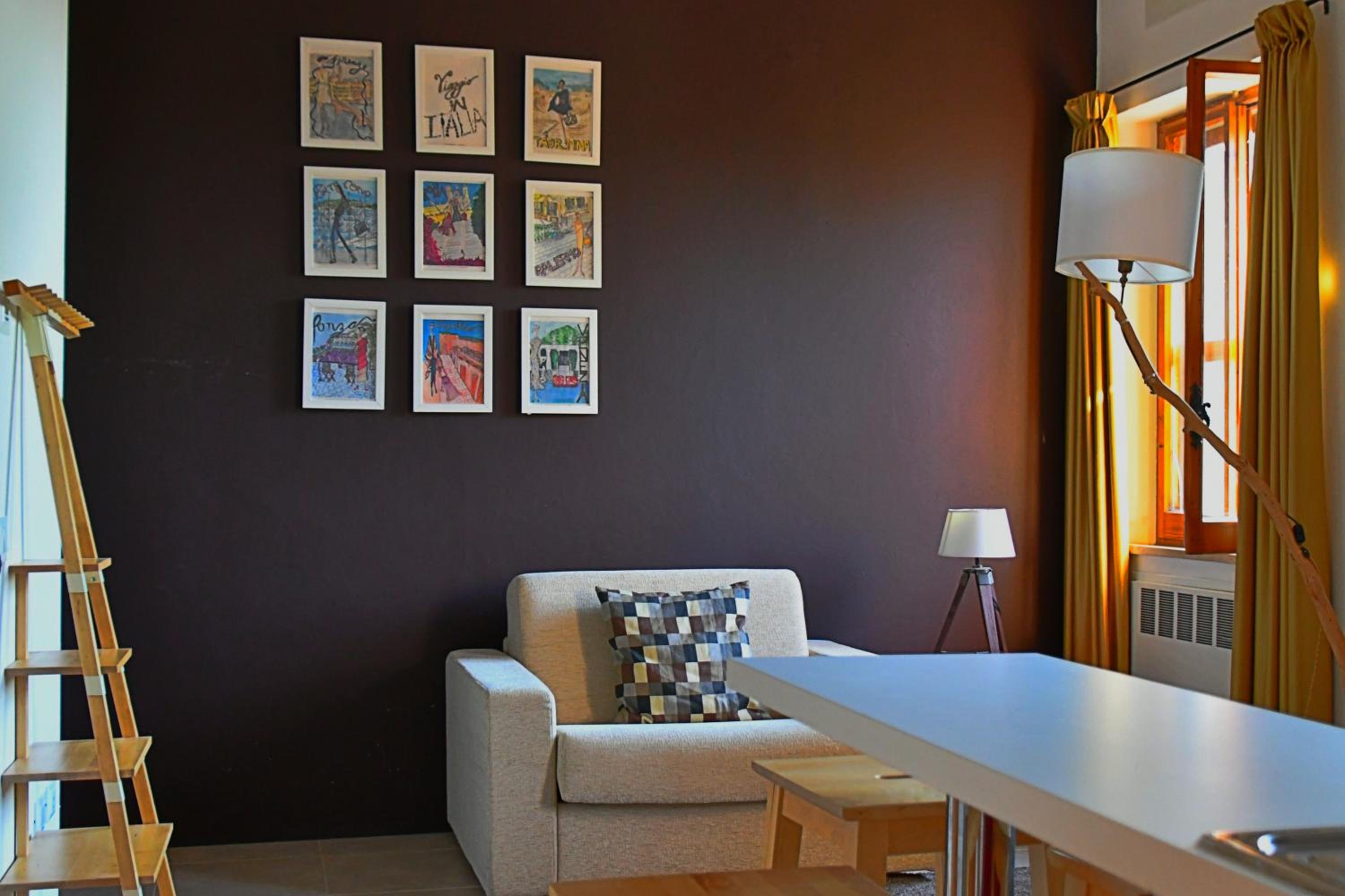 One-Bedroom Apartment photo 1