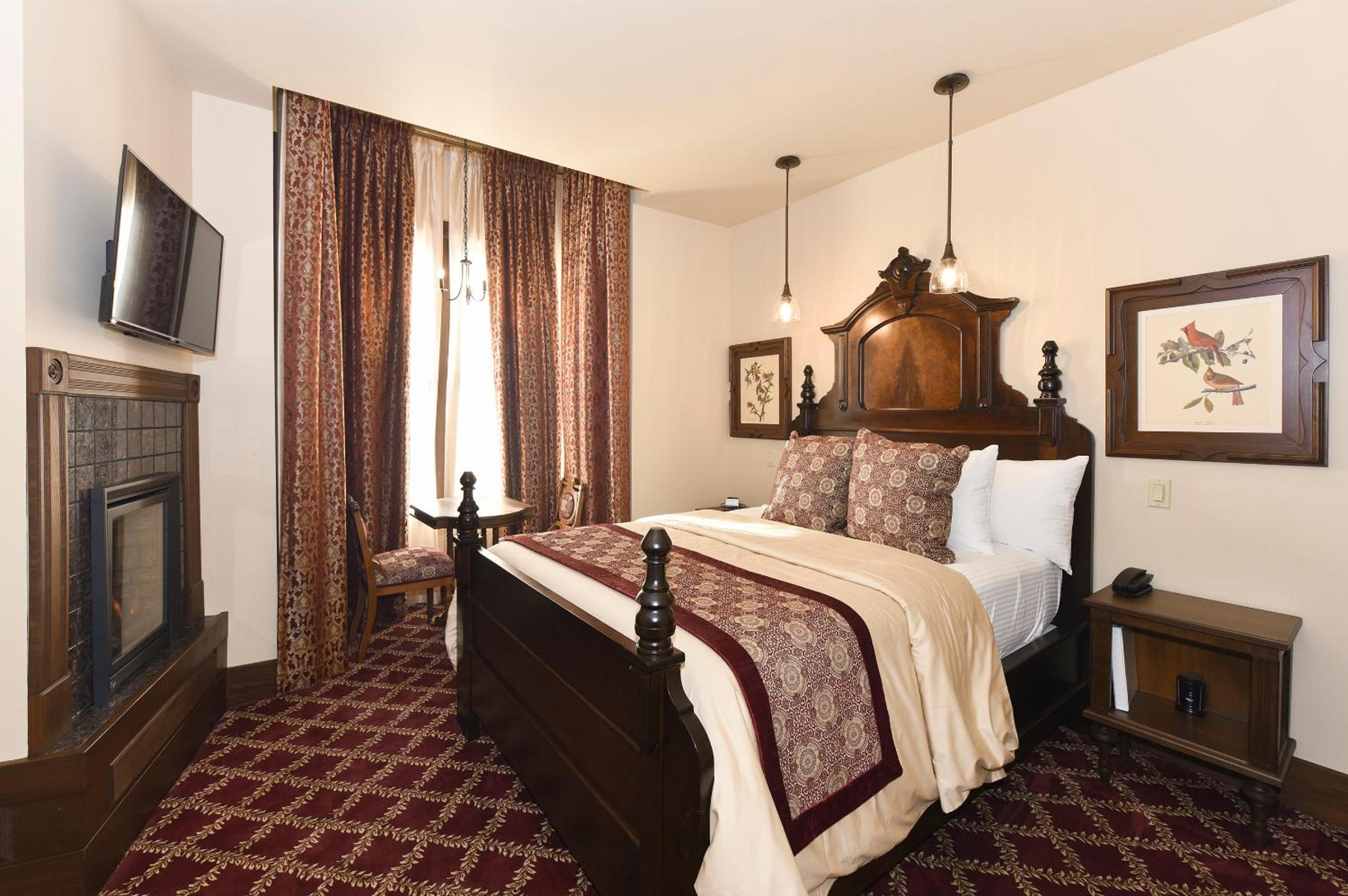 Queen Room photo 1