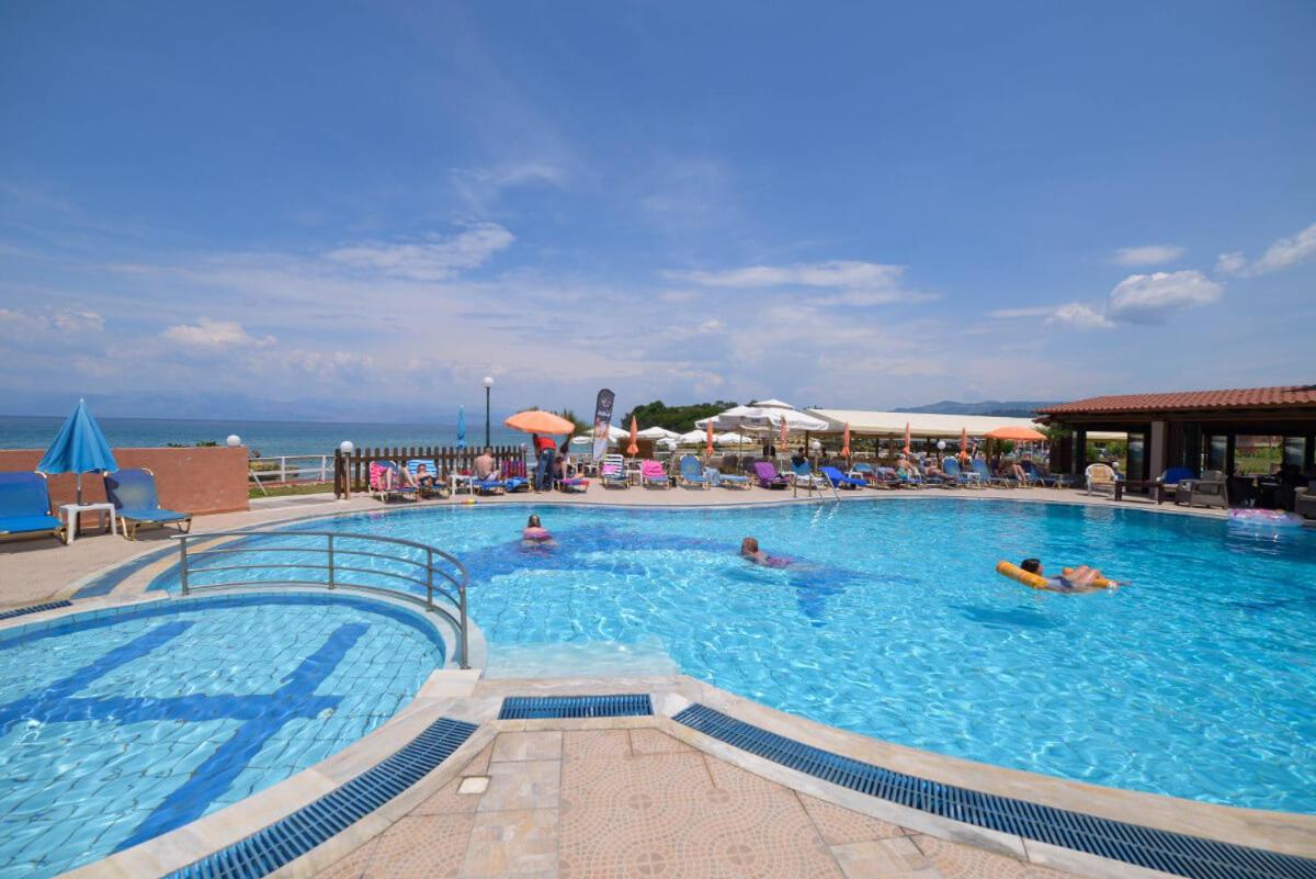 Deluxe Twin Room with Sea View photo 3