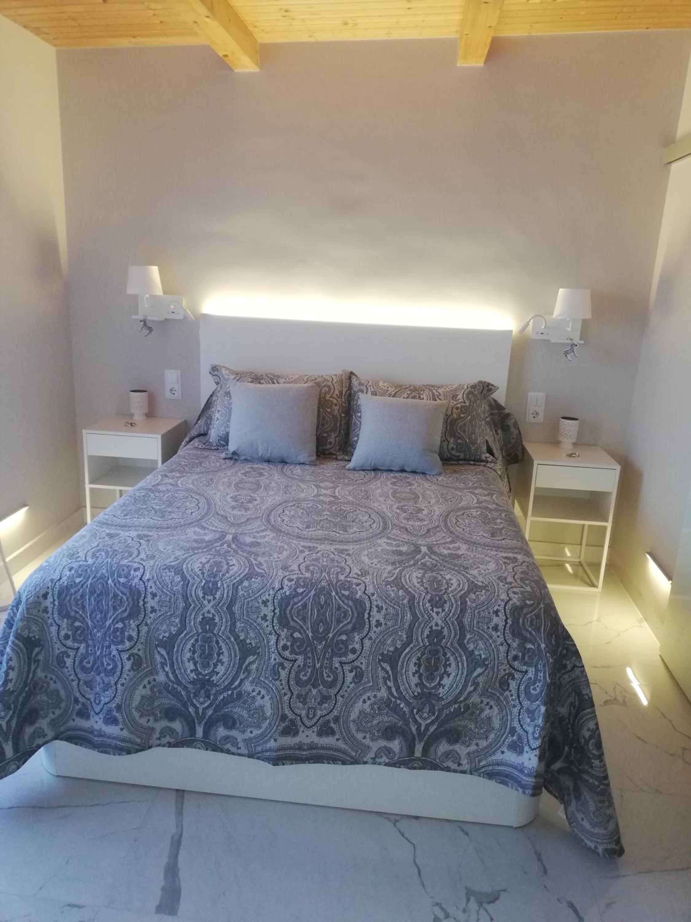 Deluxe Room - Photo 14