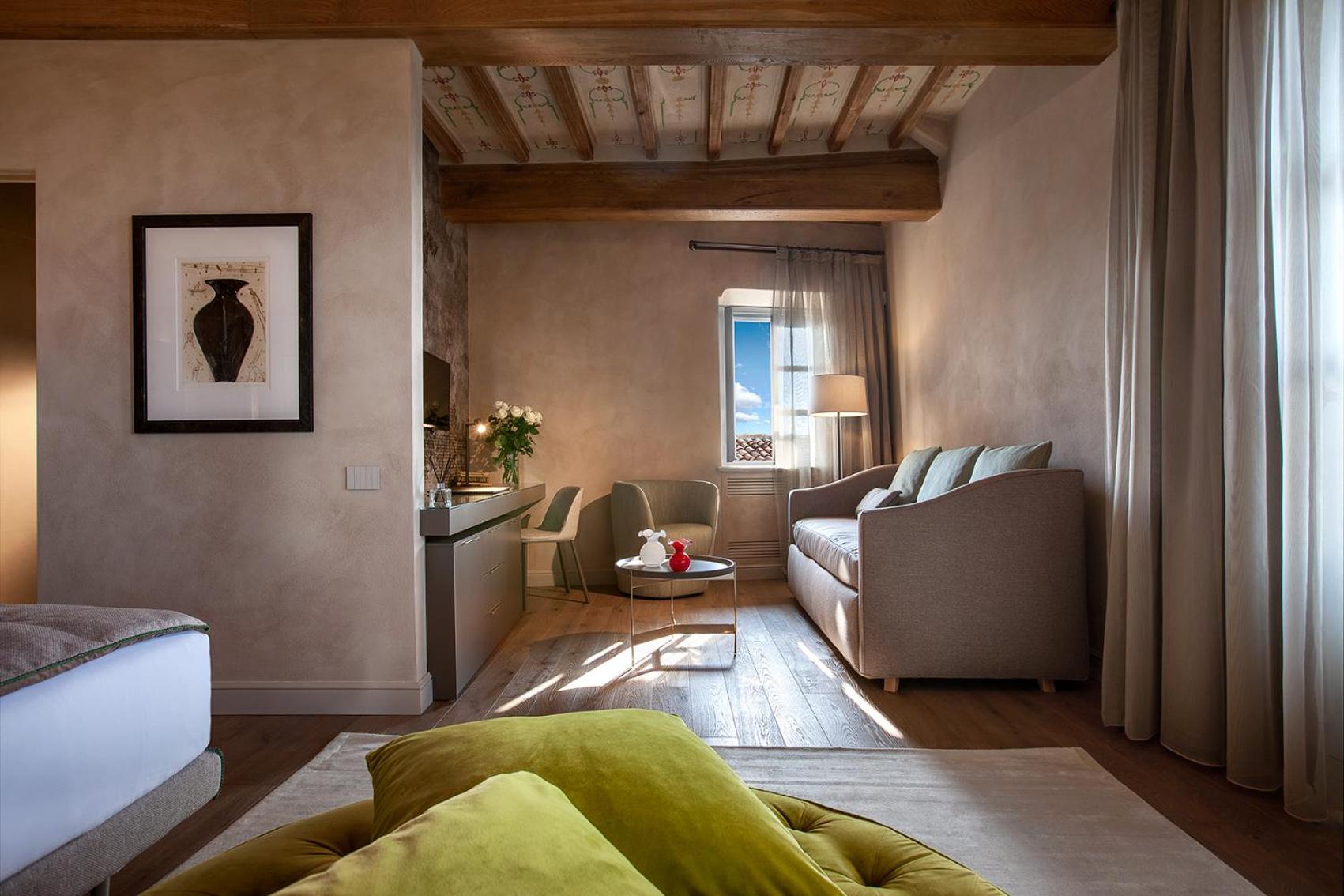 Junior Suite with Balcony photo 2