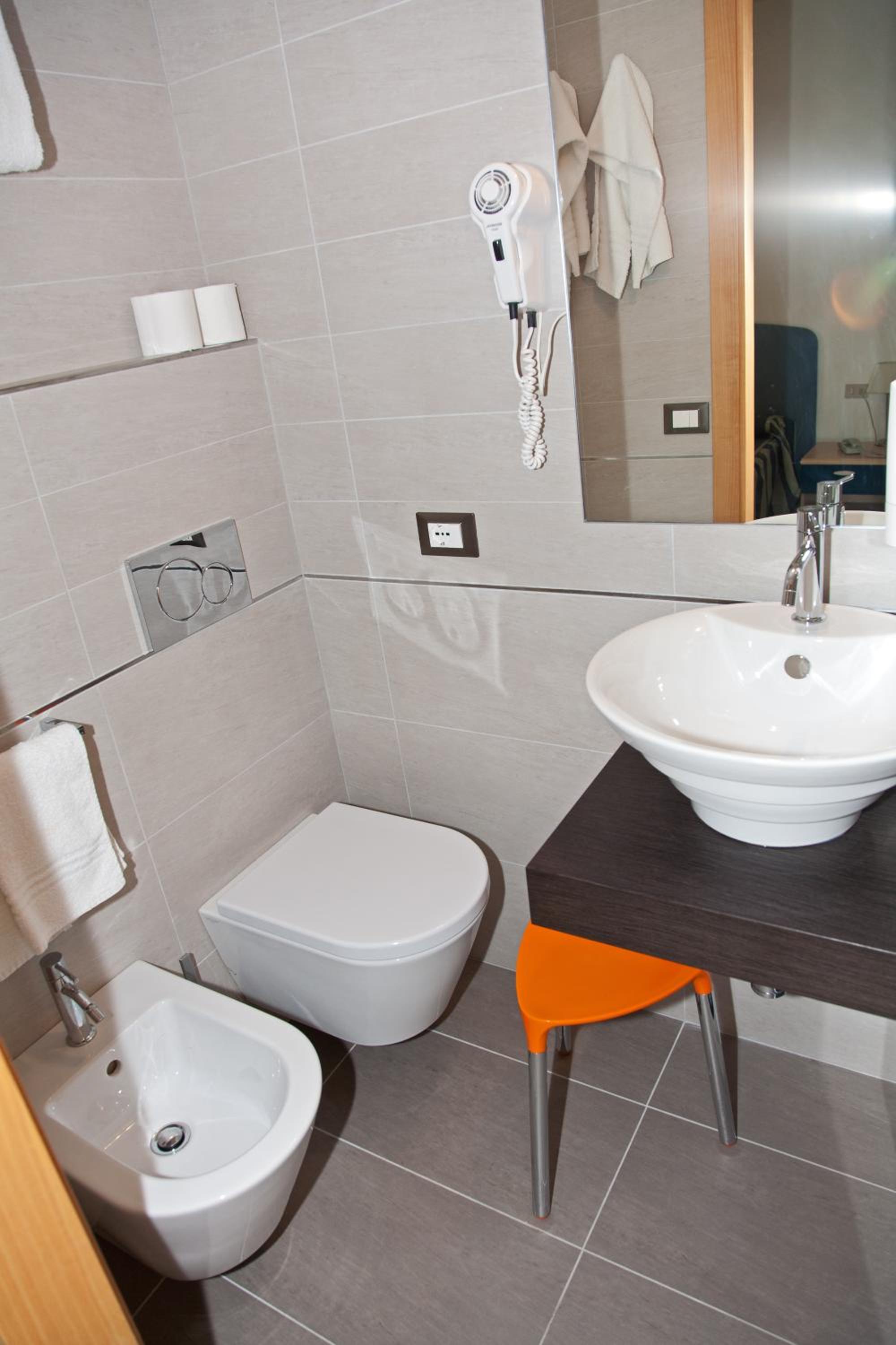 Superior Triple Room with Lateral Sea View photo 2