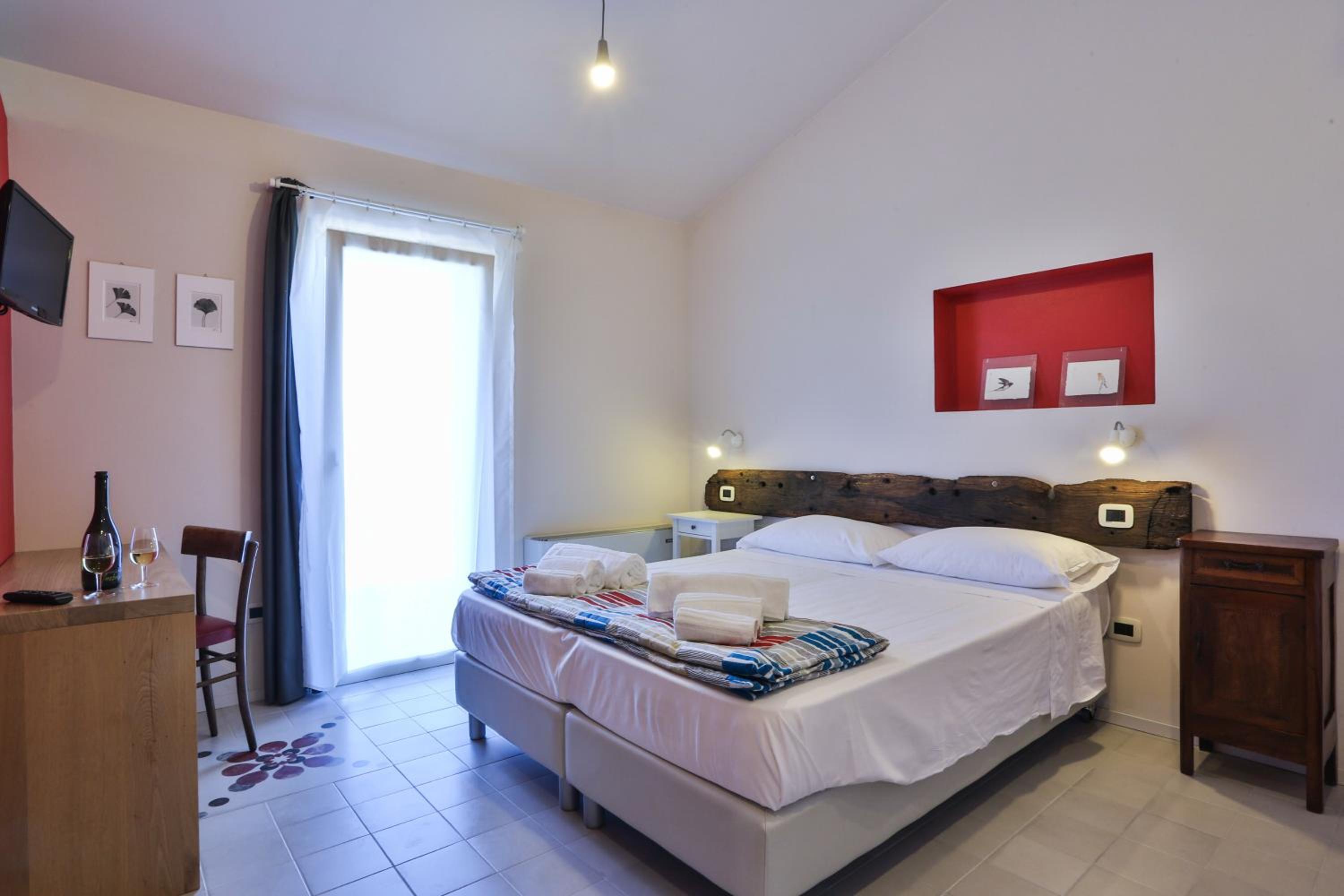Double or Twin Room - Photo 3