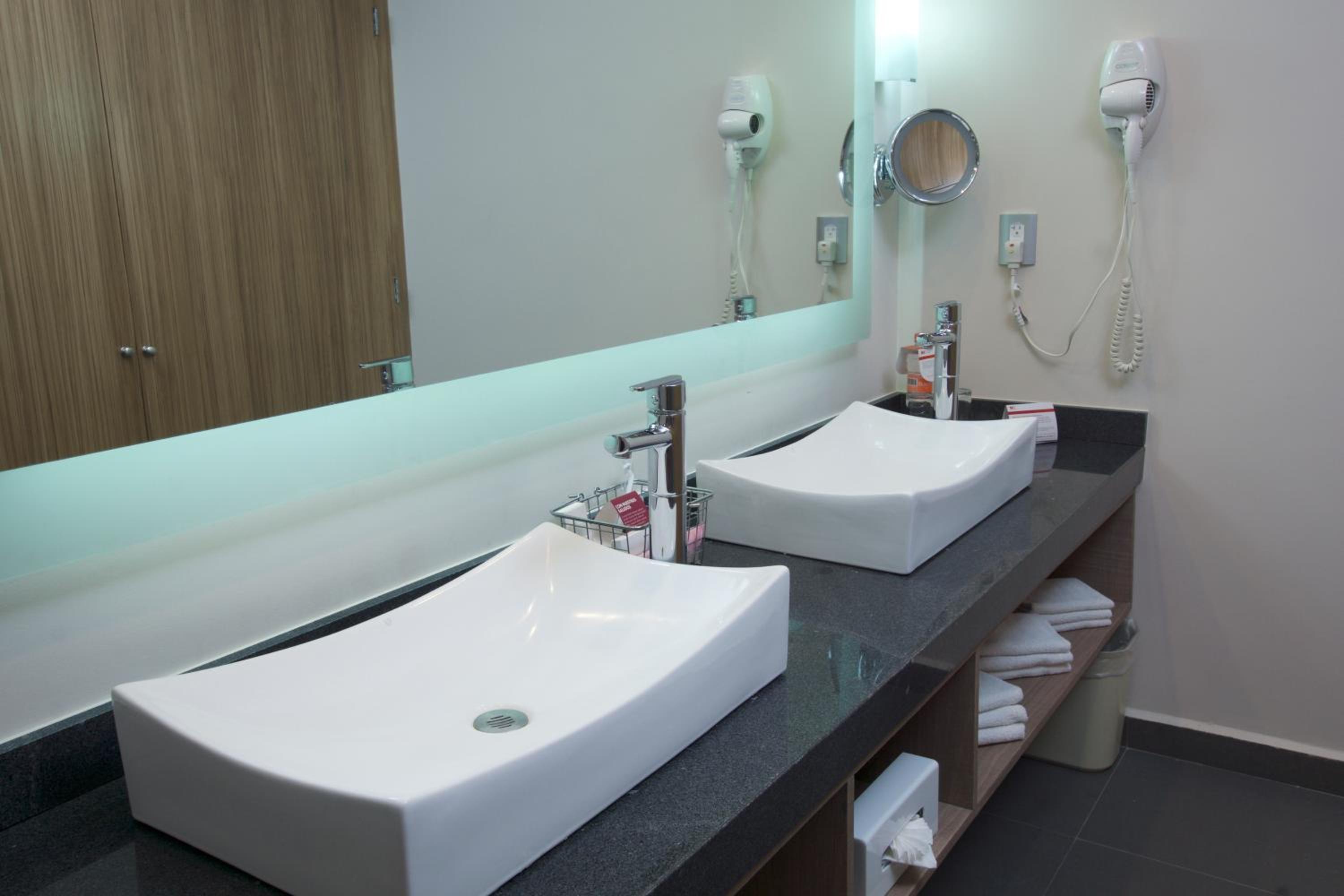 Junior King Suite - Photo 6