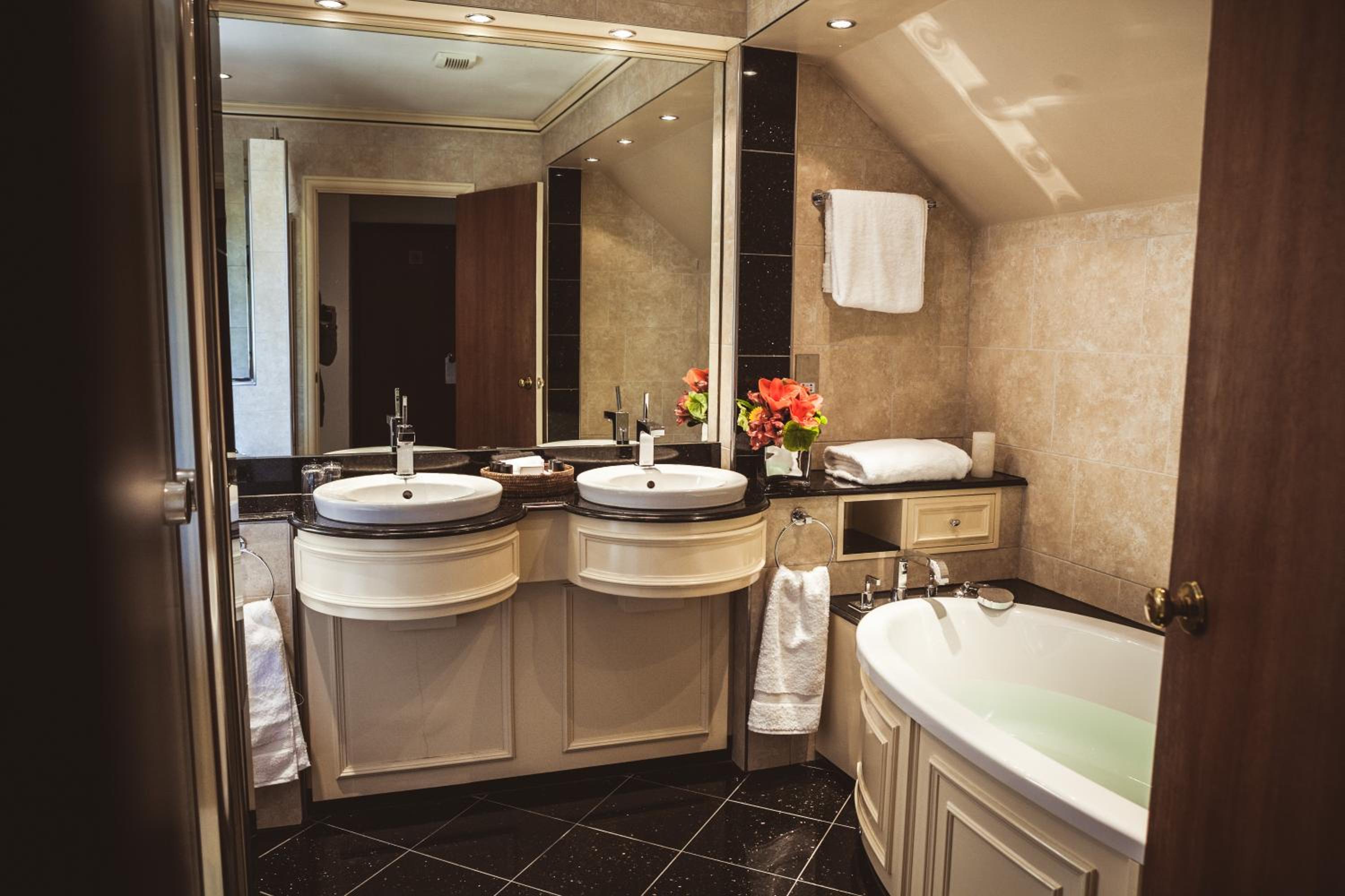 Suite - Photo 6