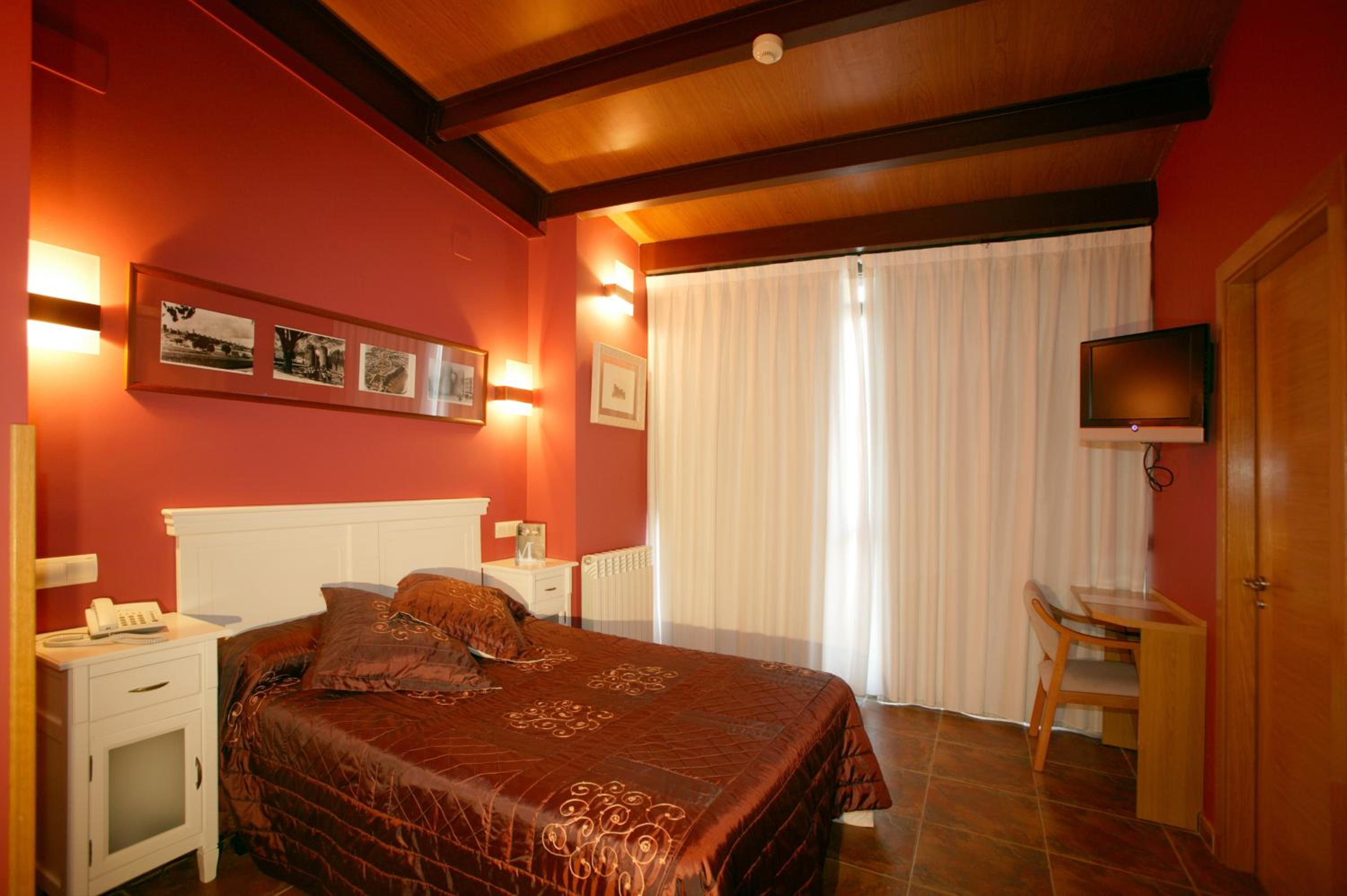 Double or Twin Room - Photo 12