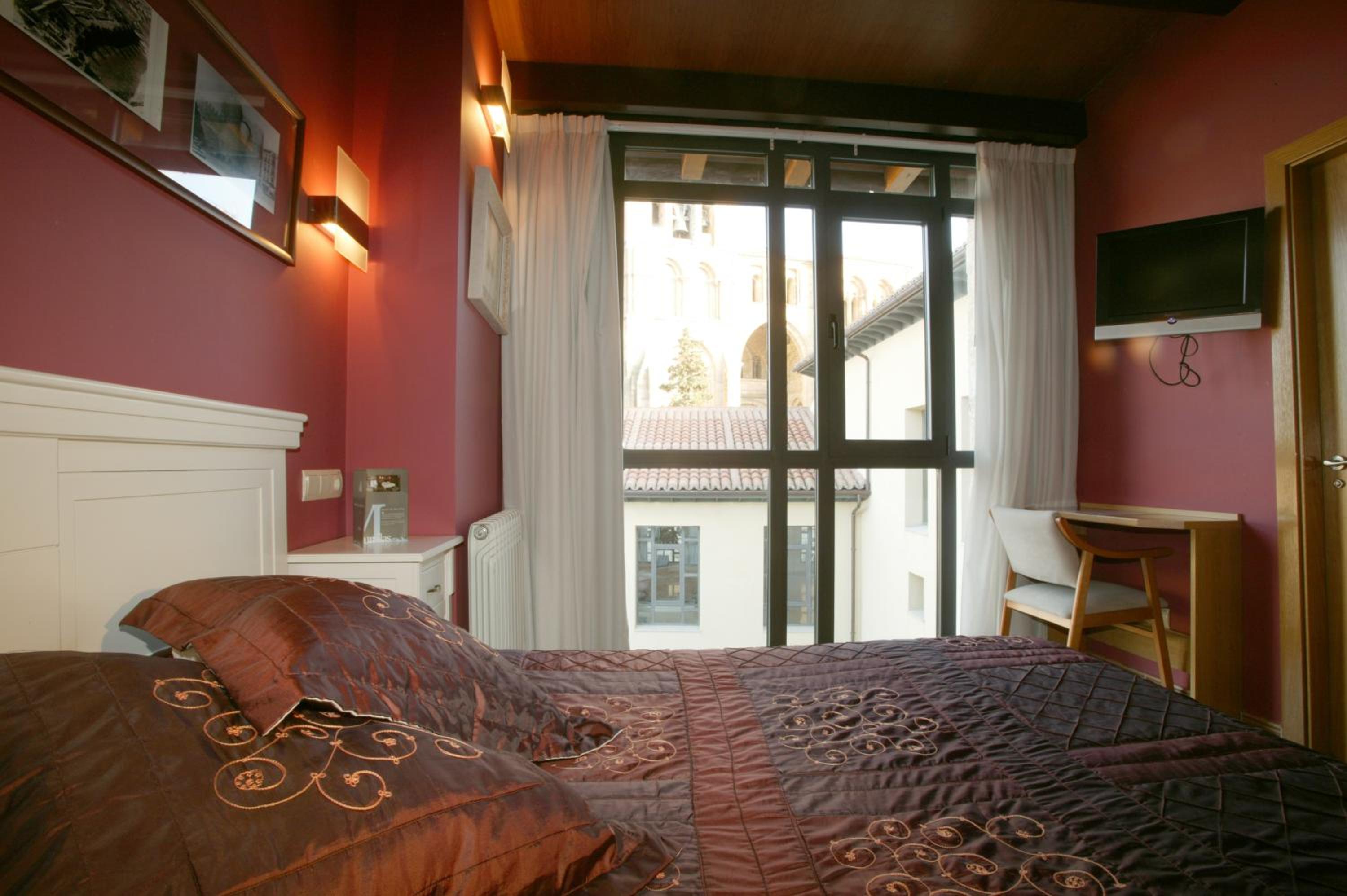 Double or Twin Room - Photo 10