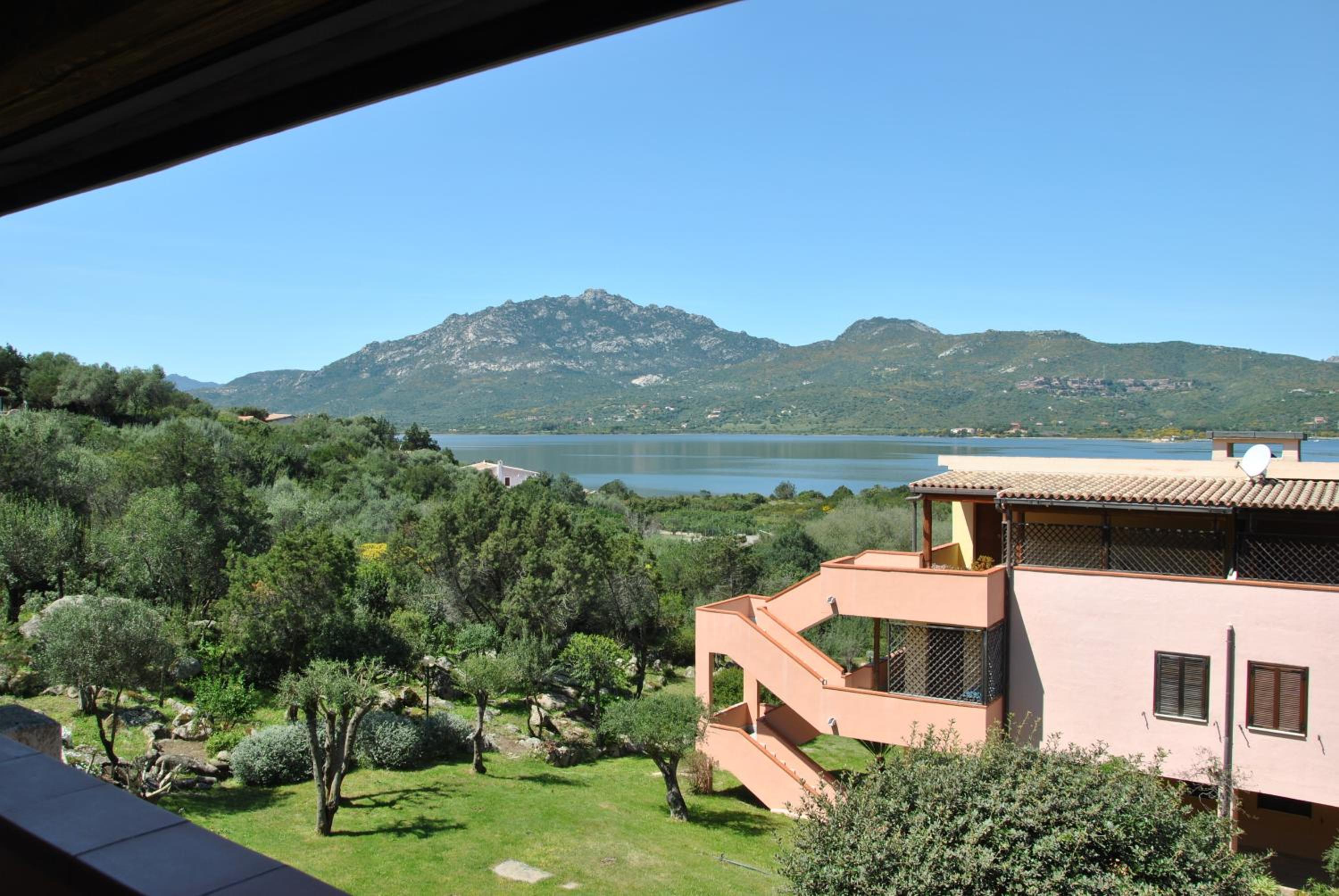 Three-Bedroom Apartment (6 Adults) with Sea View photo 1