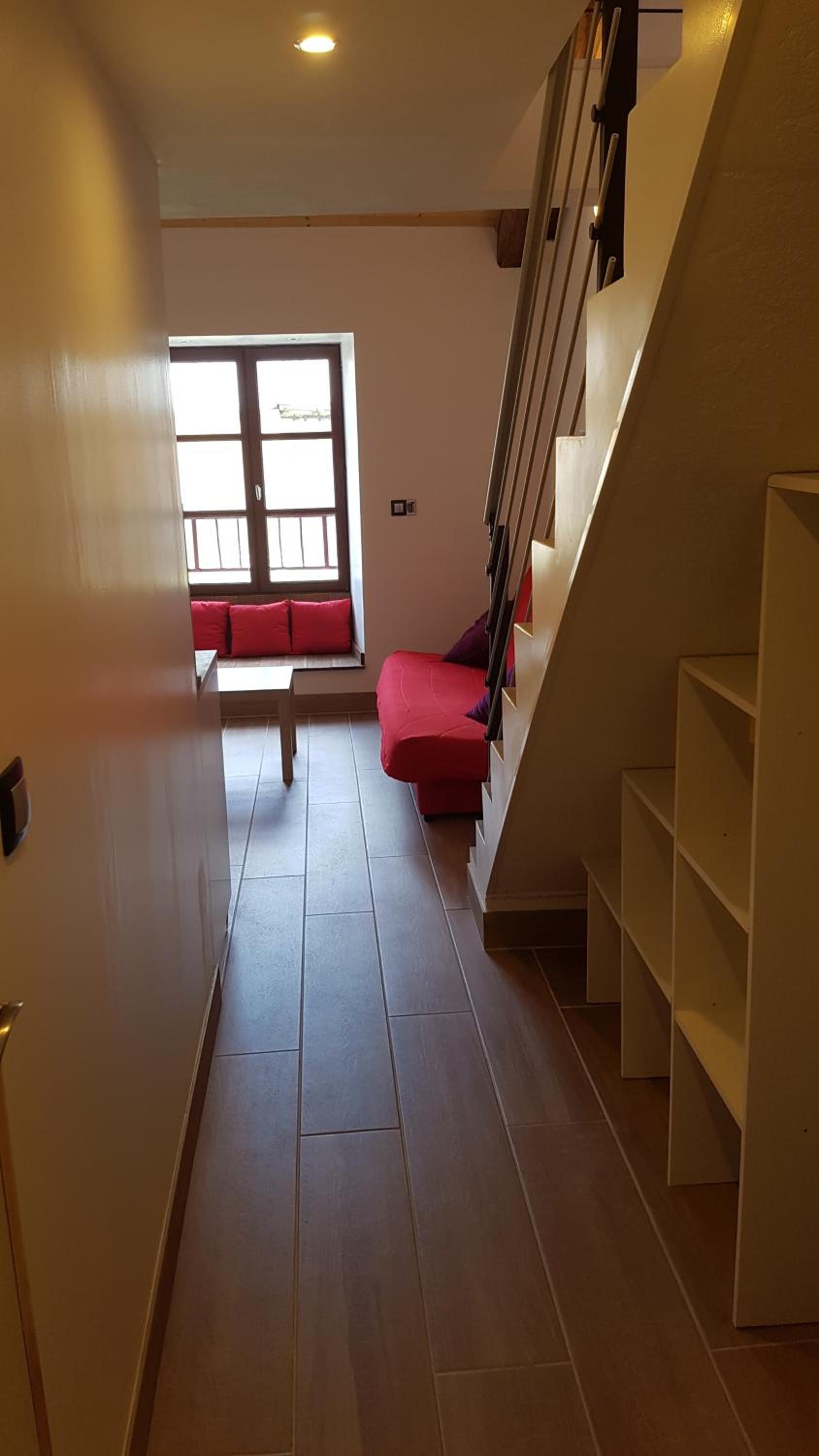 Apartment - Split Level - Photo 5