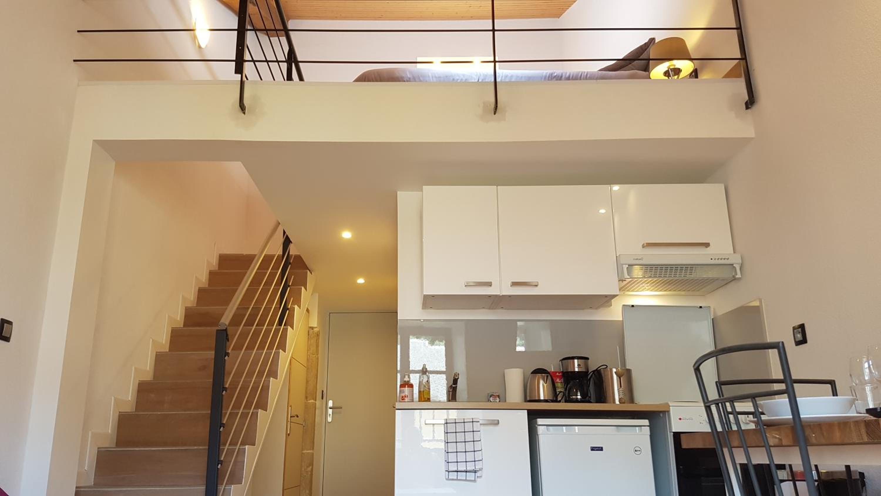 Apartment - Split Level - Photo 1