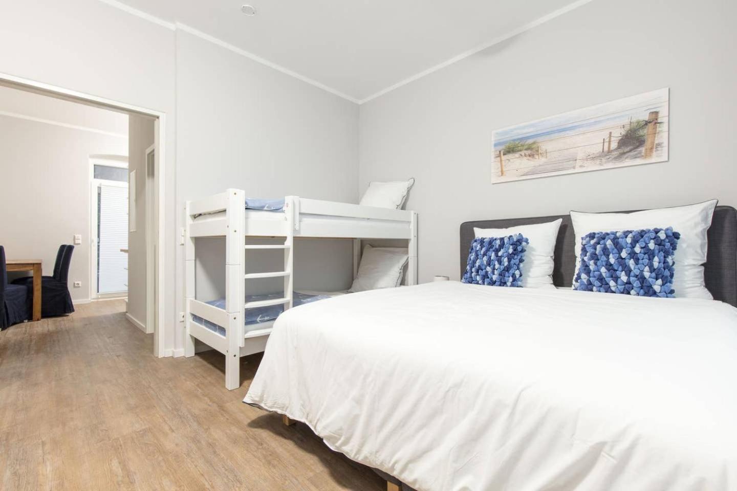 One-Bedroom Apartment - Photo 1