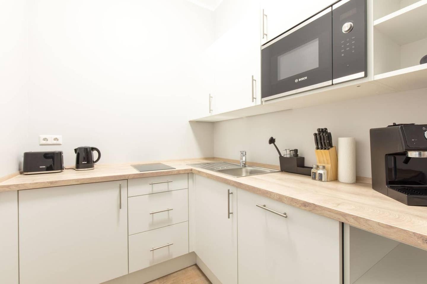 One-Bedroom Apartment - Photo 3