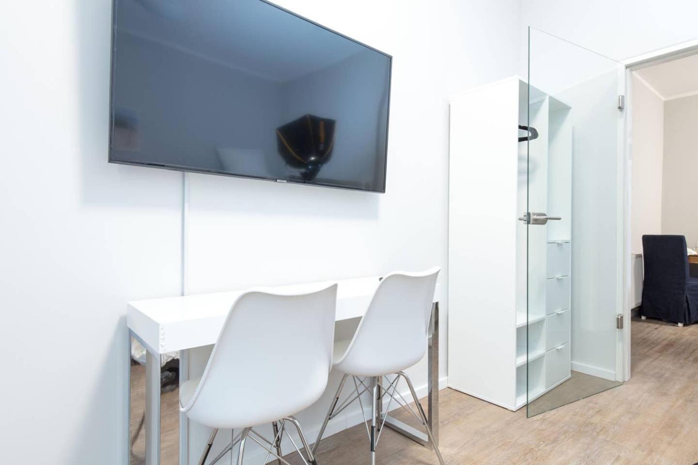 One-Bedroom Apartment - Photo 2